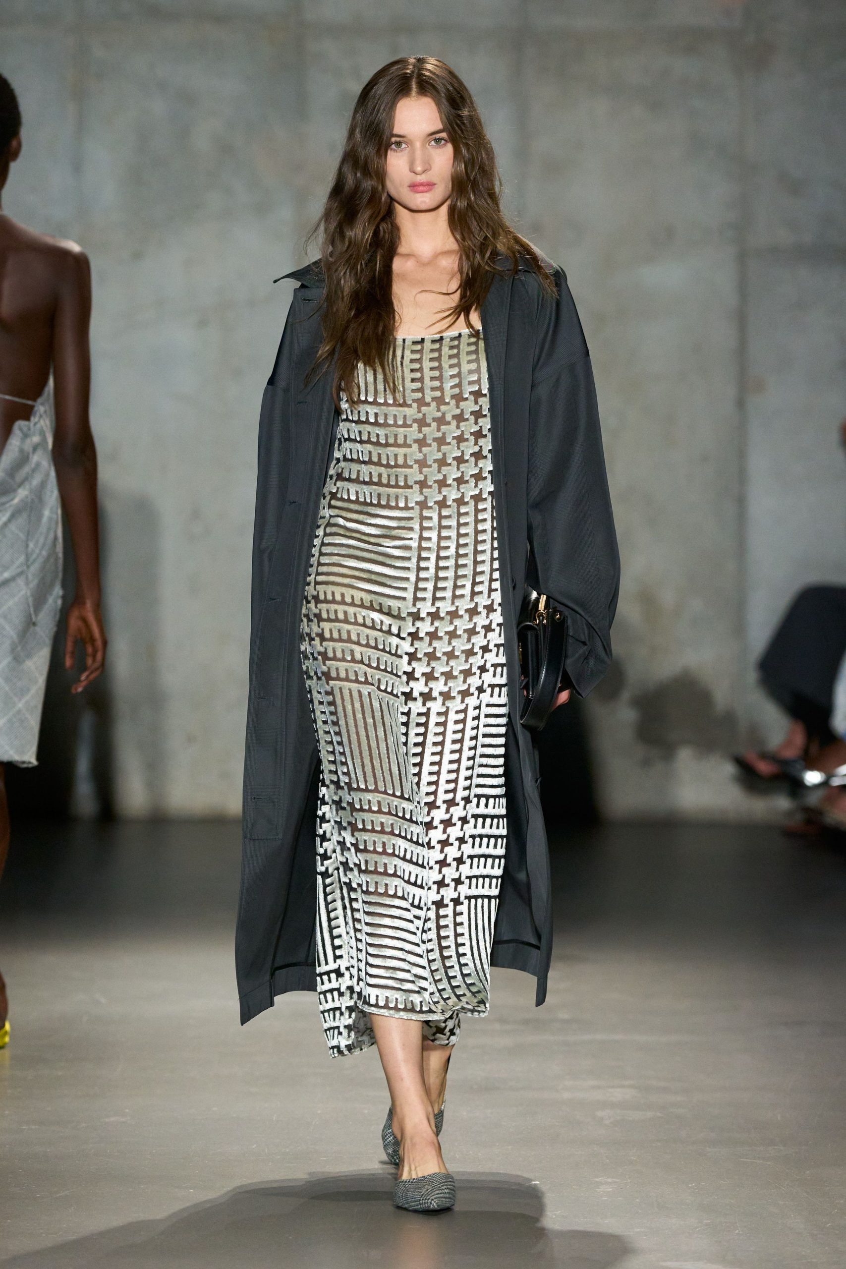 gray fitted textured shoes