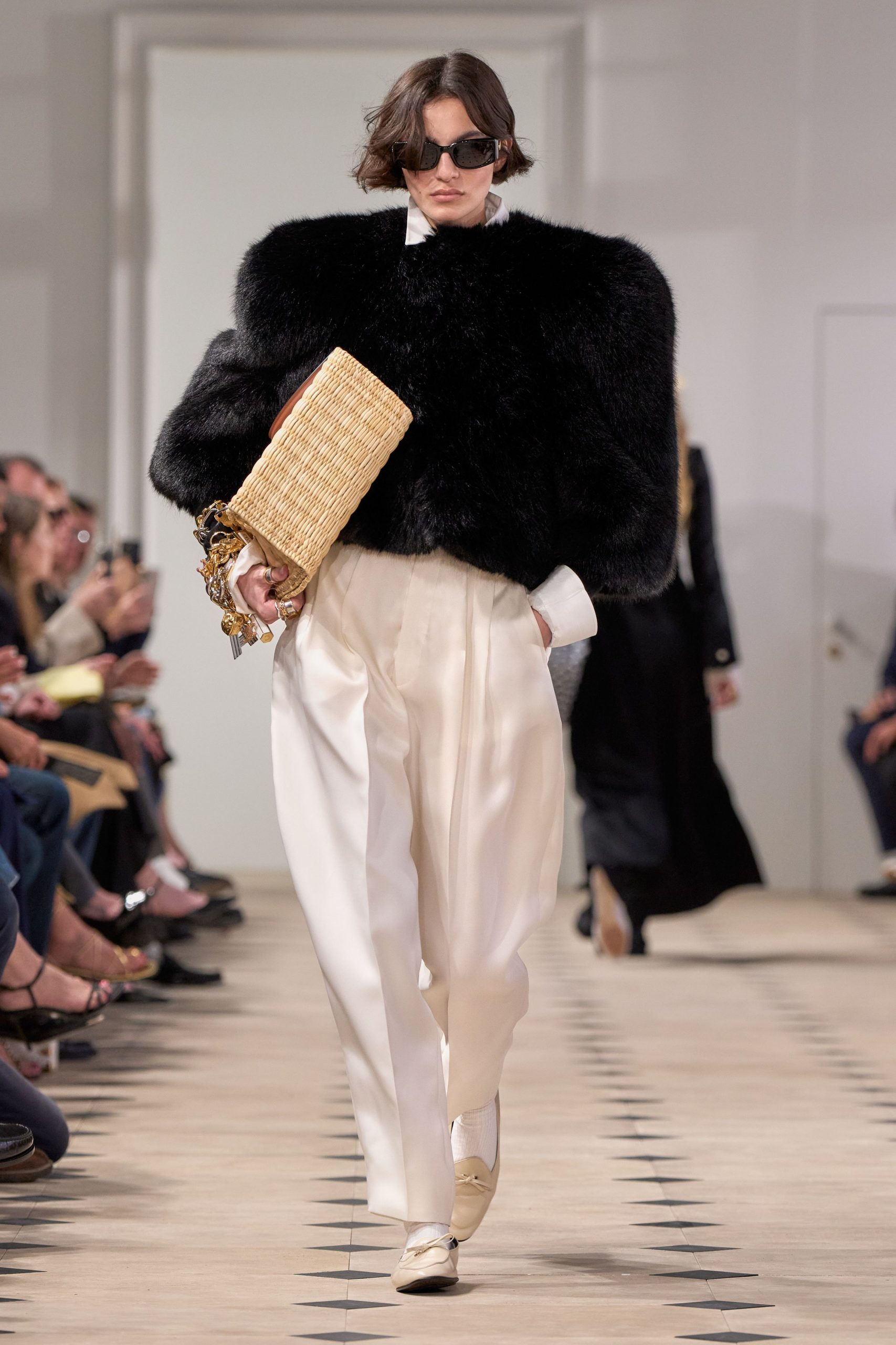 black fur long-sleeve fitted padded coat