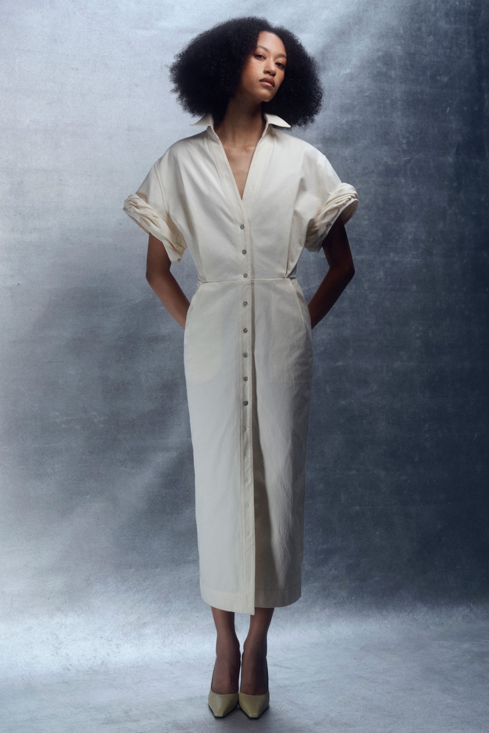 white cotton short-sleeve collared fitted buttoned pockets shirt-dress