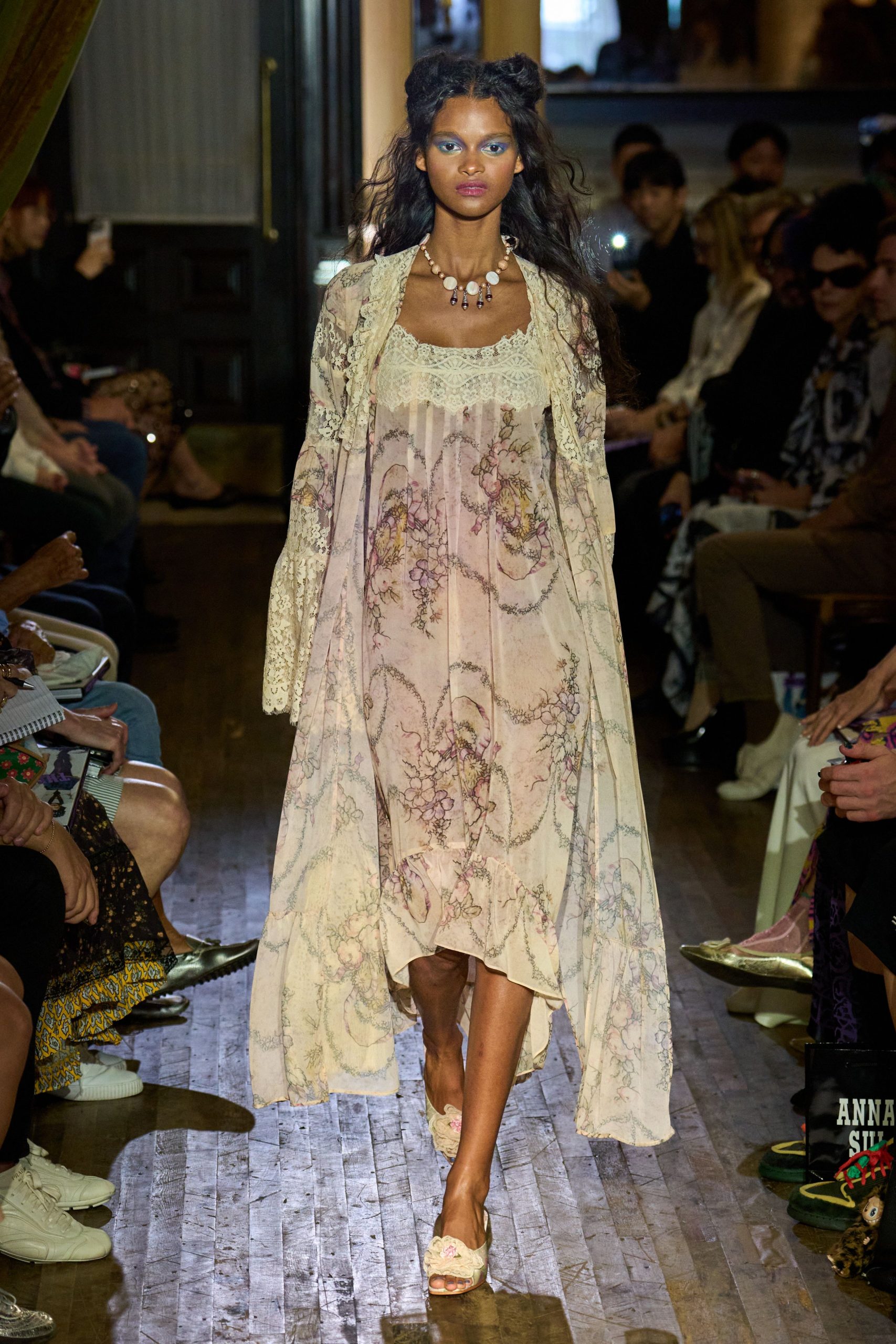 beige lace long-sleeve oversized embroidered coat