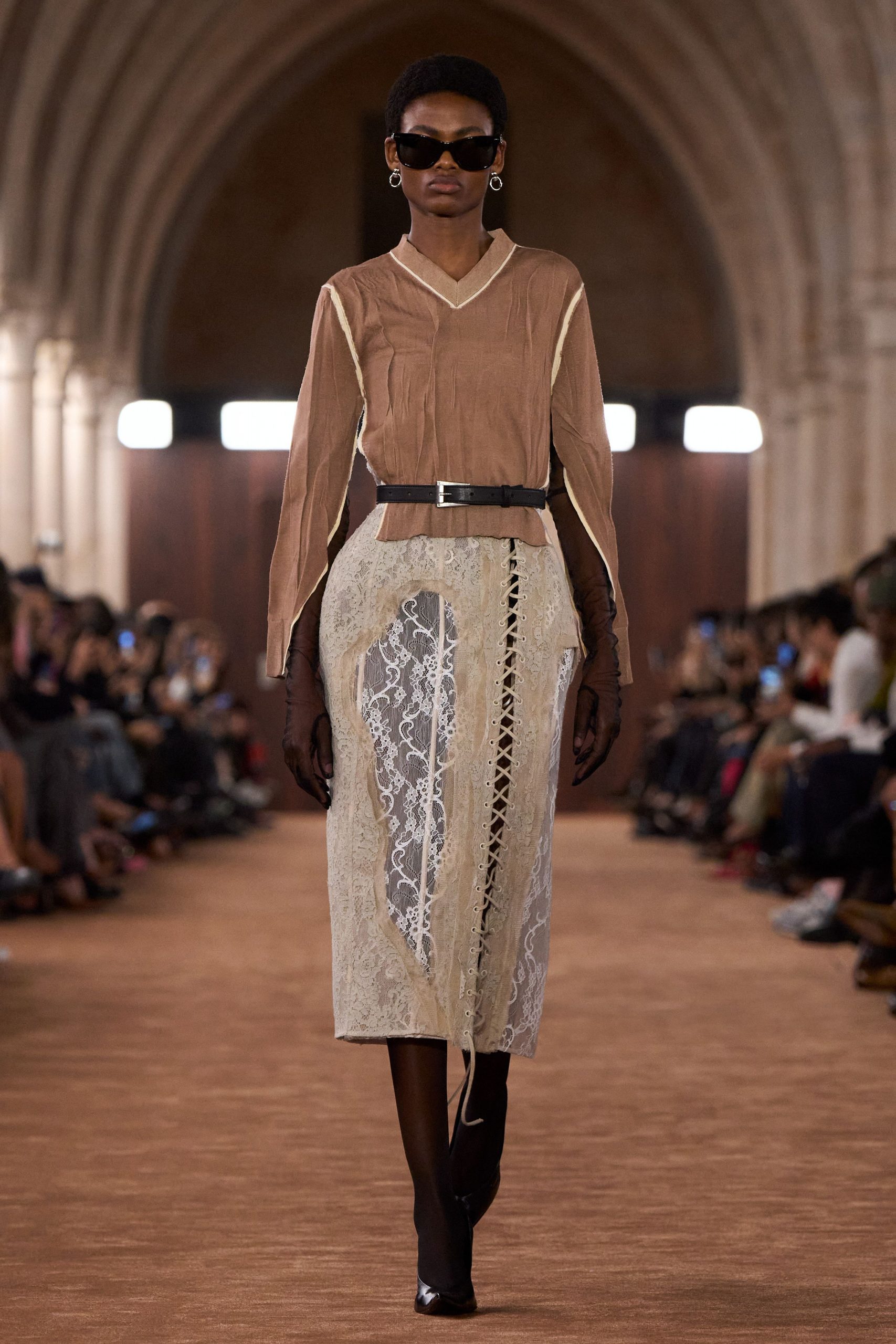 beige lace slit fitted high-waisted zippered midi skirt