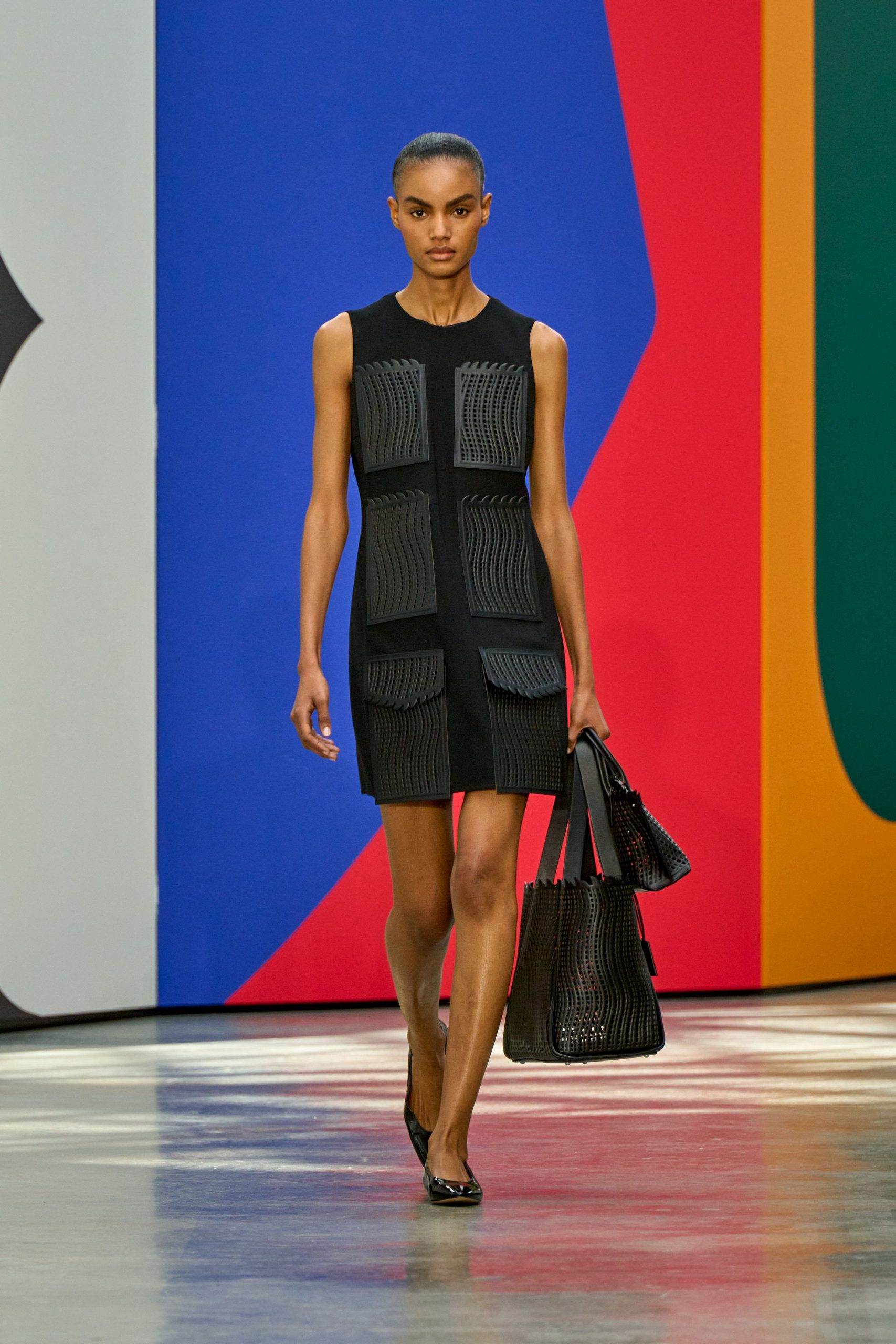black fitted sleeveless dress