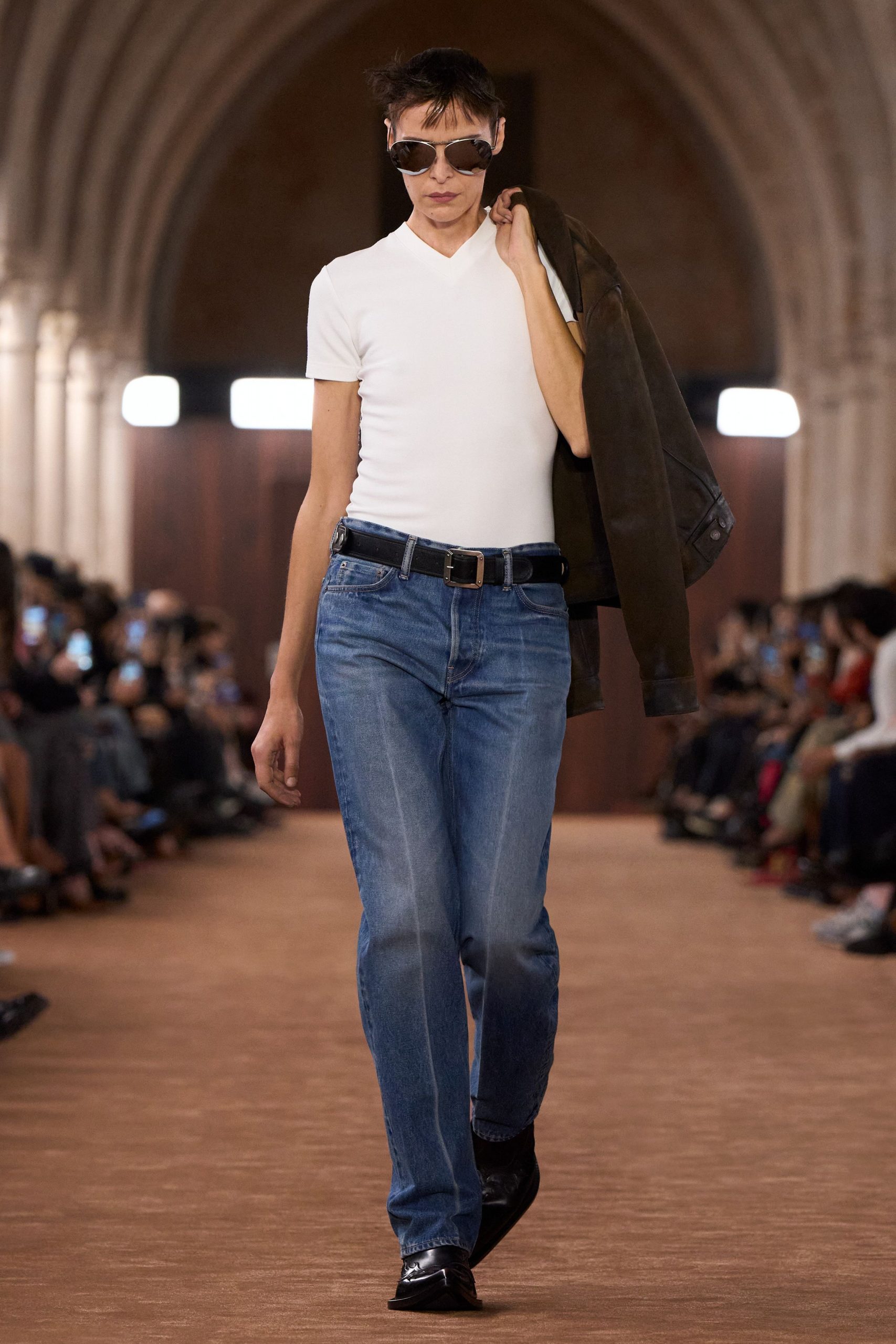 white fitted t-shirt with jeans