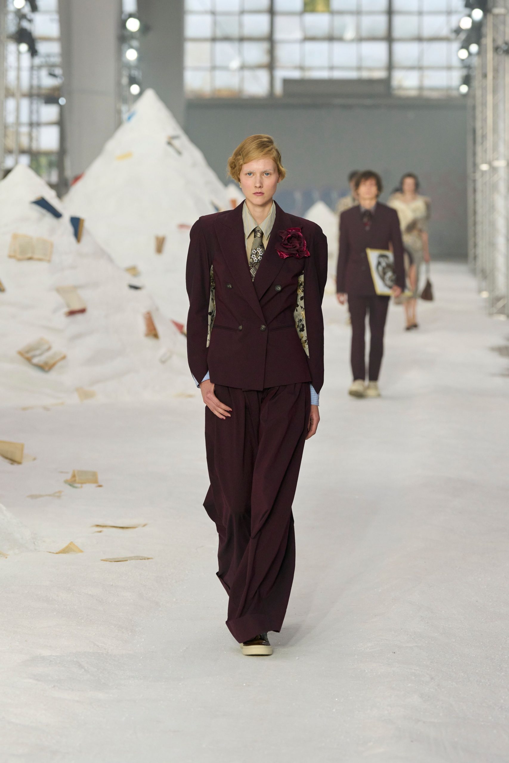 maroon long-sleeve collared tailored buttoned pleated suit