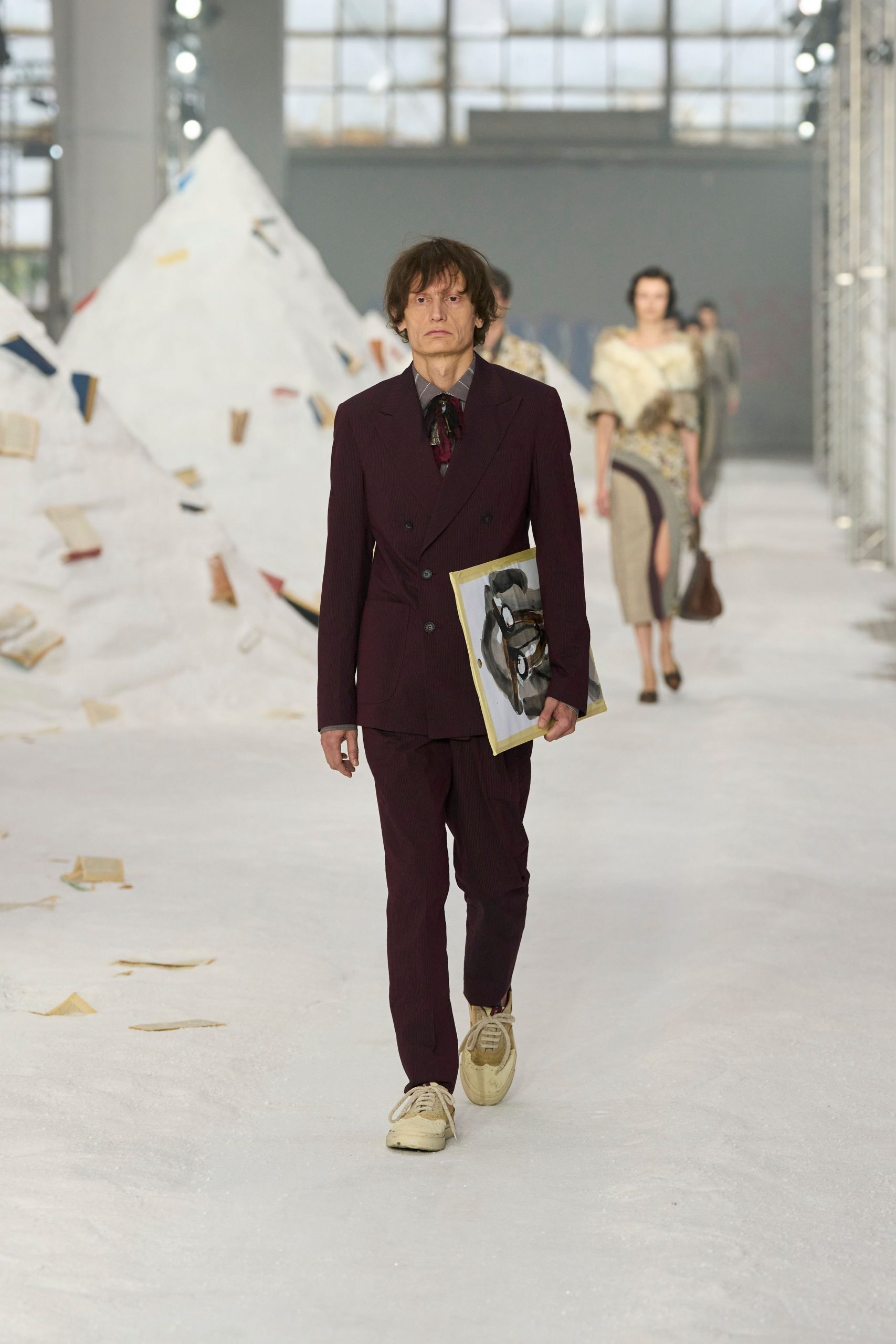 maroon long-sleeve collared tailored suit
