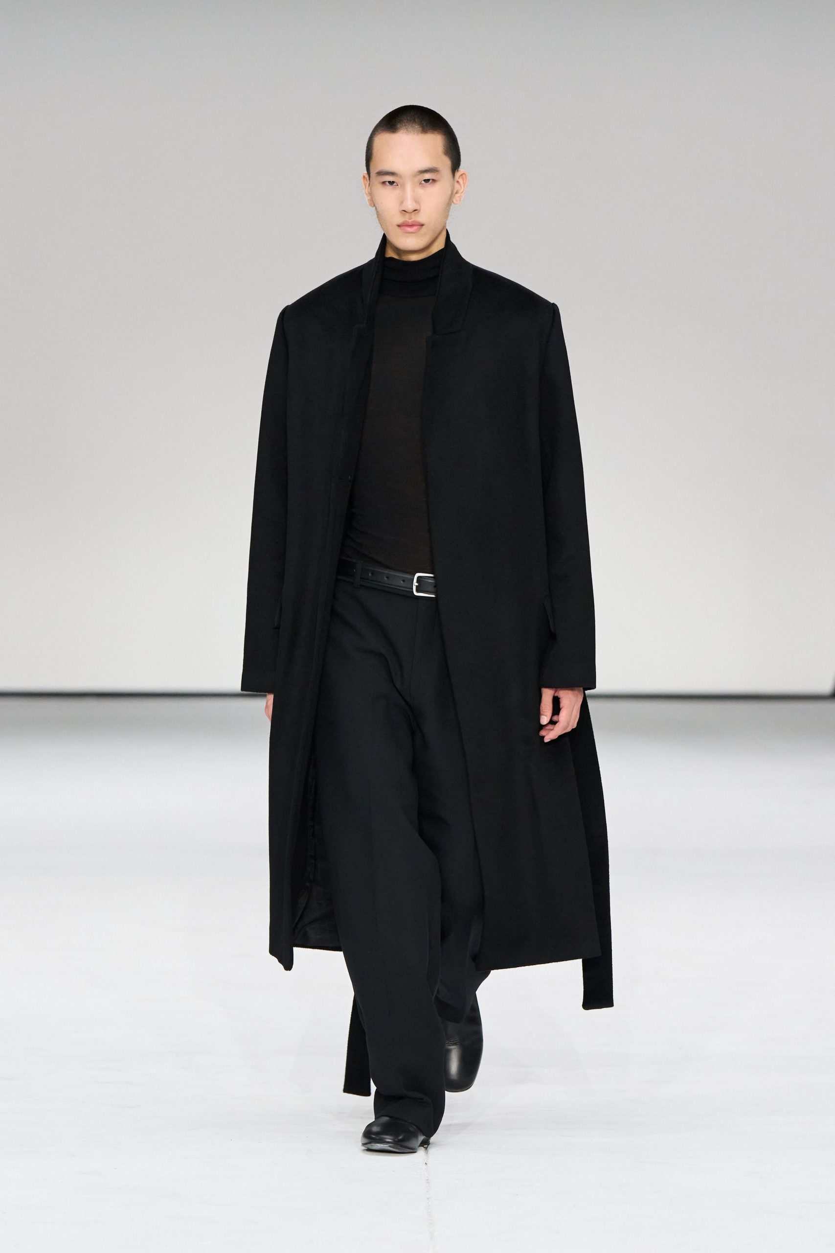 black wool long-sleeve collared relaxed maxi coat