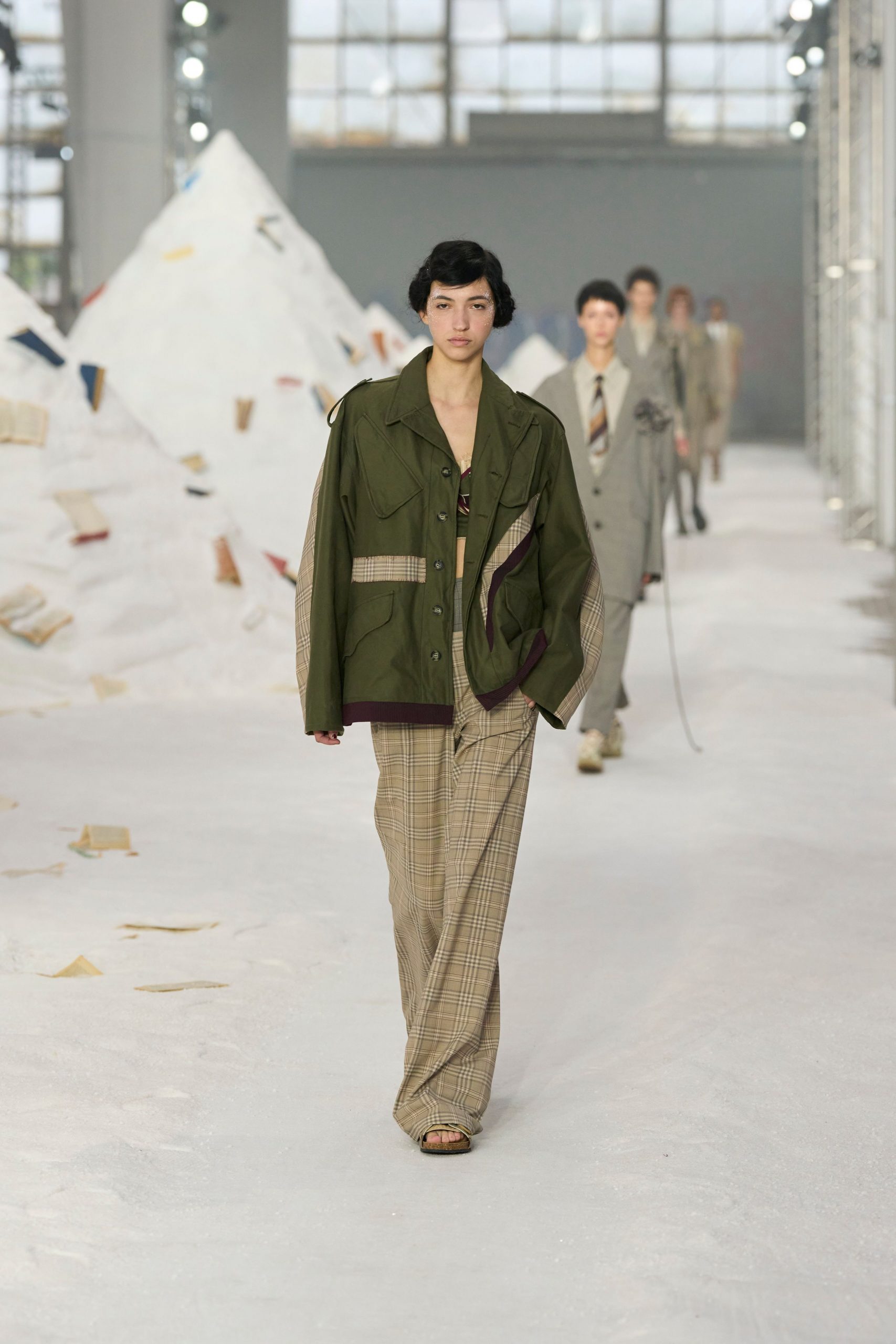 green oversized jacket beige pants