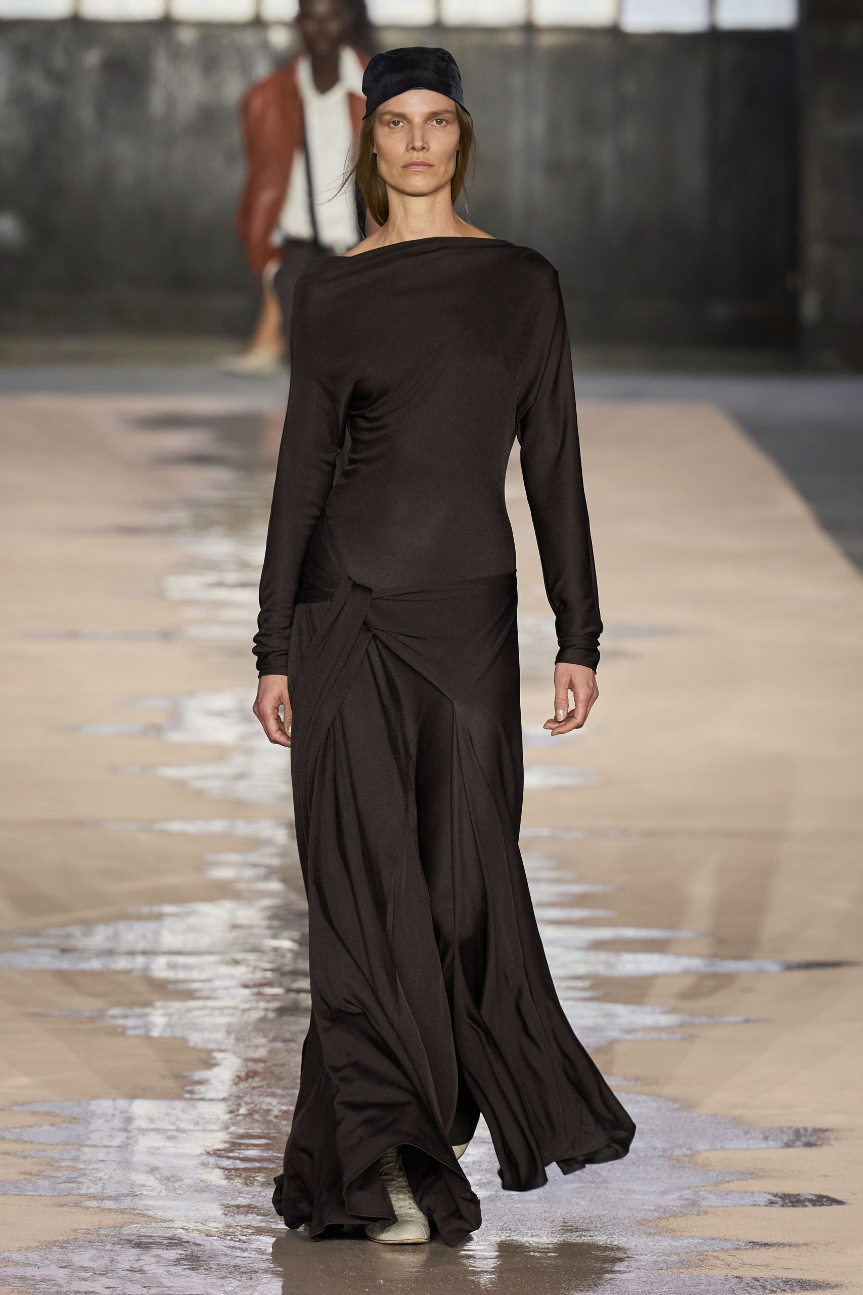 black fitted off-shoulder maxi dress