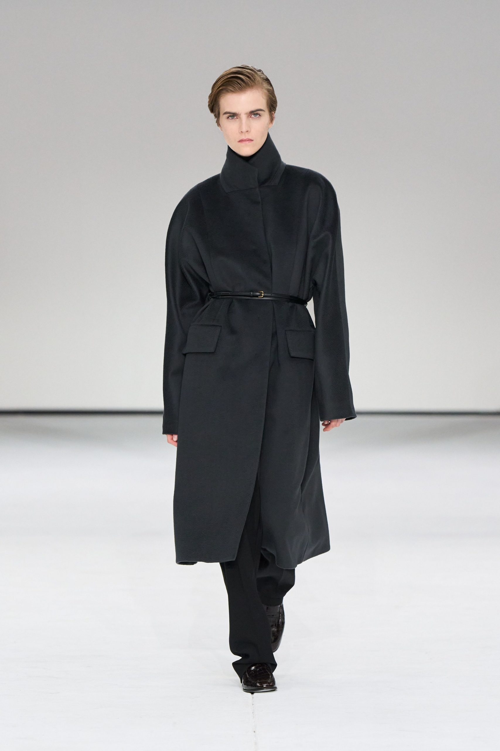 black wool long-sleeve collared relaxed belted coat