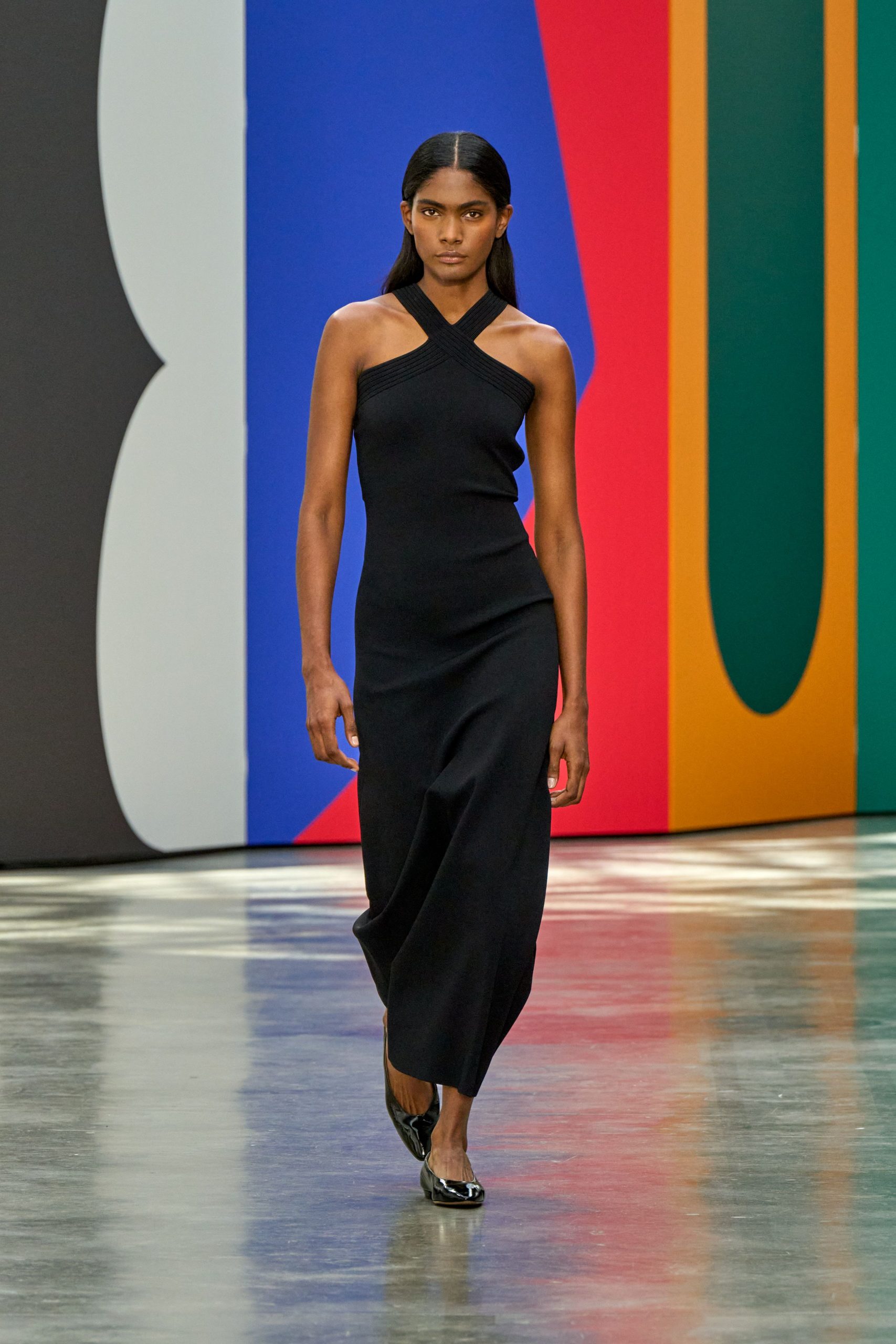 black fitted midi dress with shoes