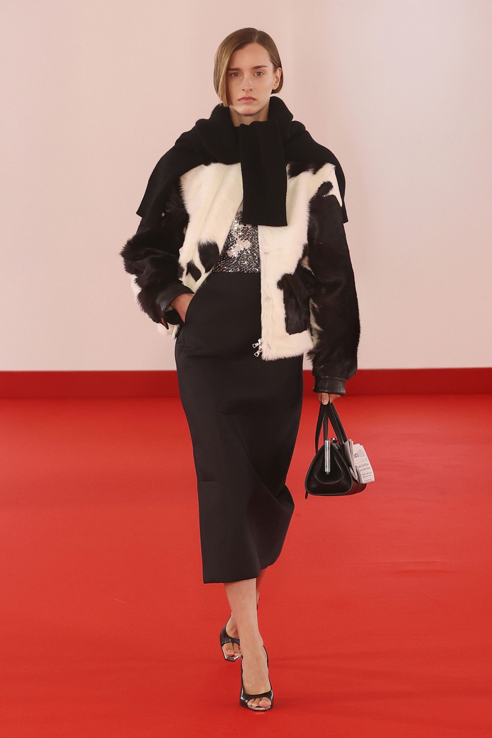 black fur long-sleeve fitted color-blocked jacket