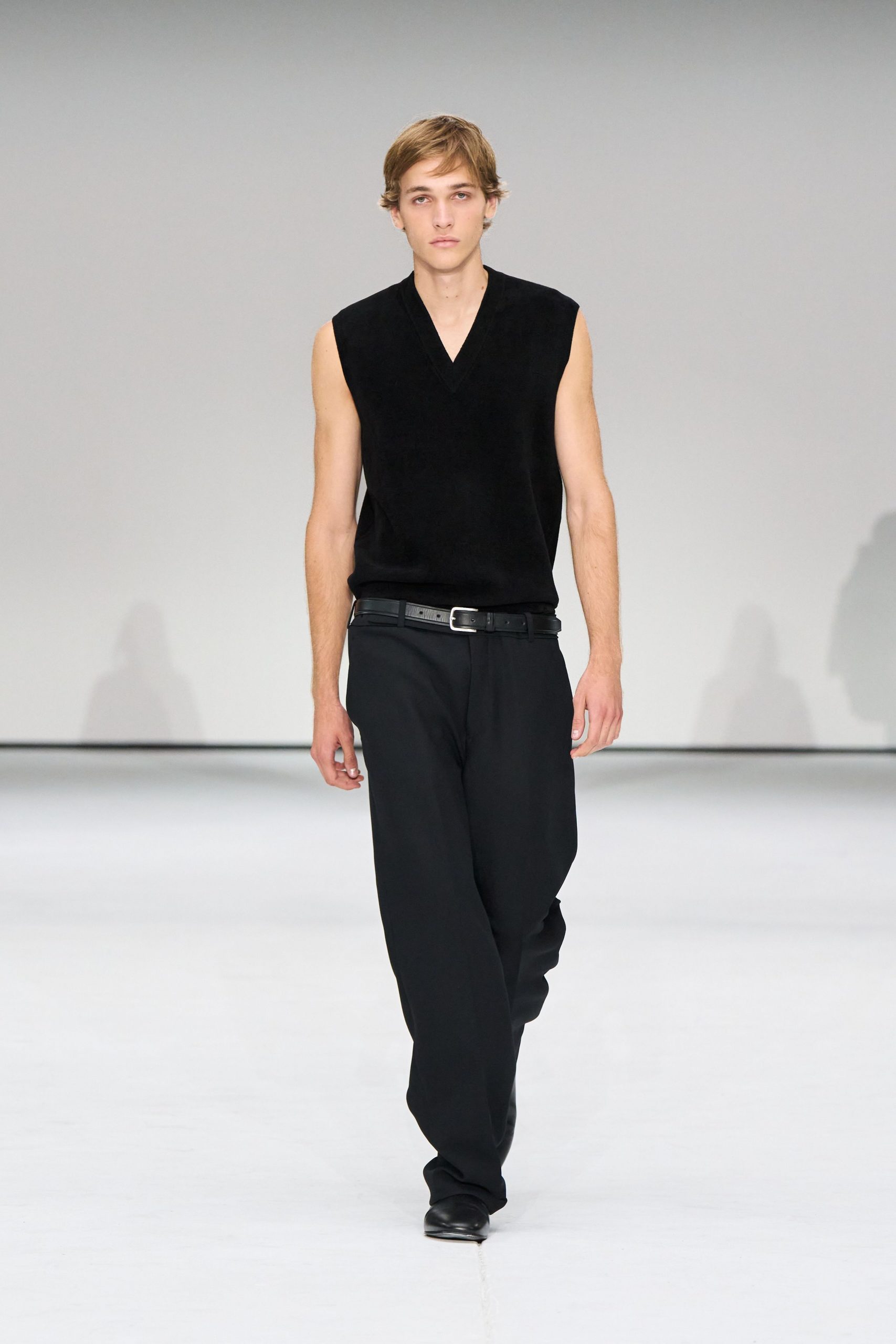 black sleeveless top and pants