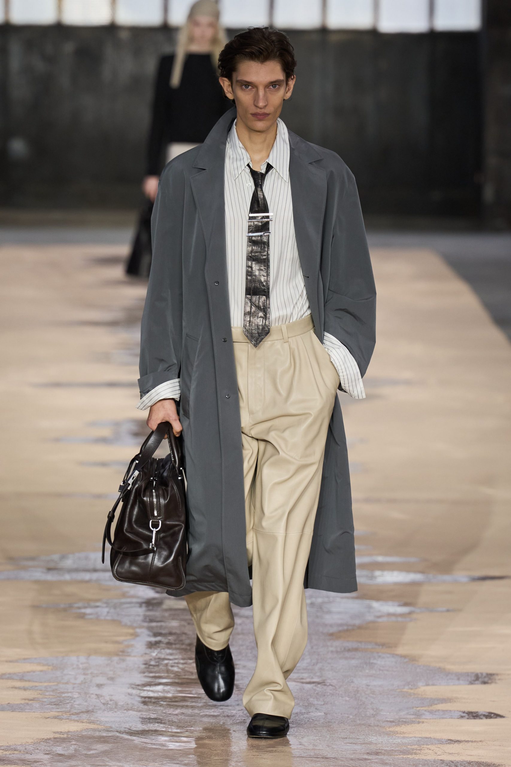gray cotton long-sleeve collared relaxed buttoned trench