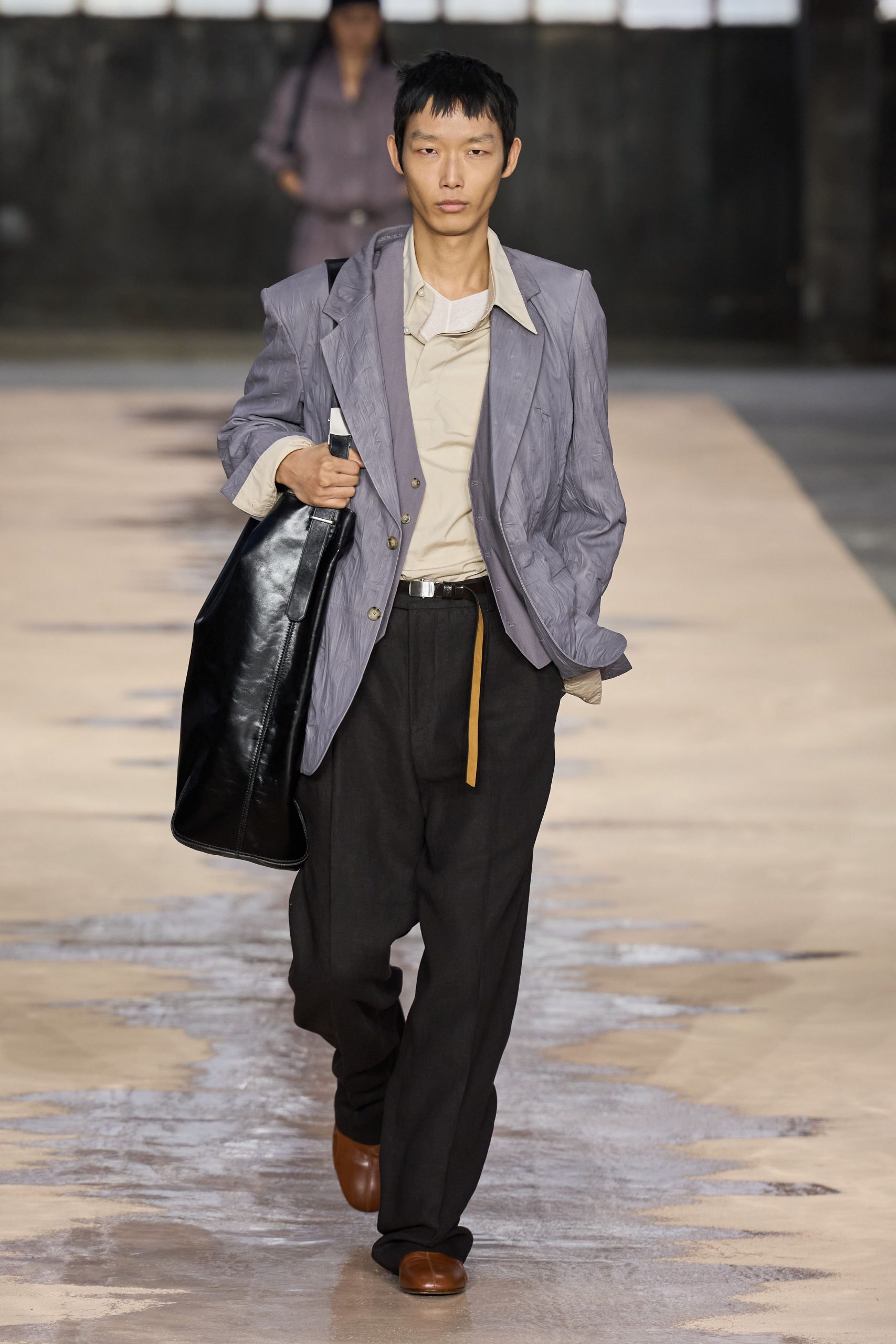gray cotton long-sleeve collared structured pleated blazer