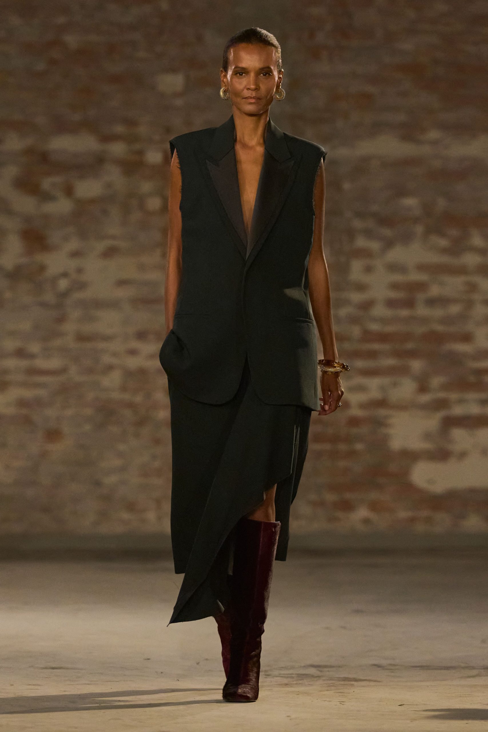 black silk sleeveless dress with boots
