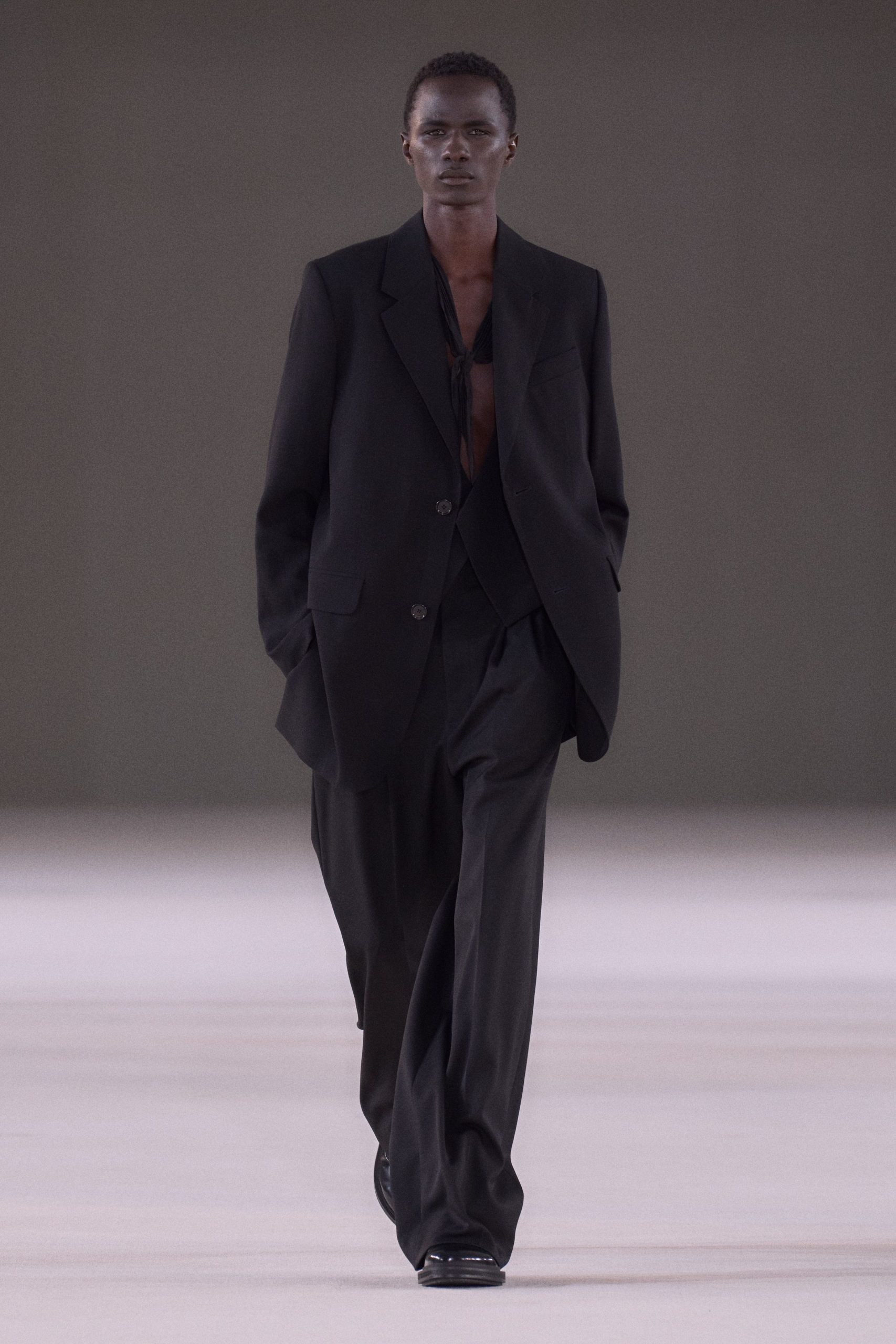 AMI PARIS S/S 24 Menswear Look 337