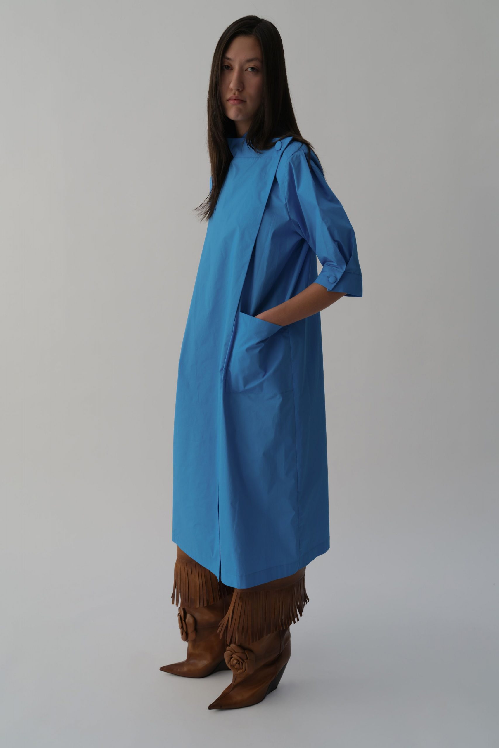 blue relaxed midi dress with brown fringed boots