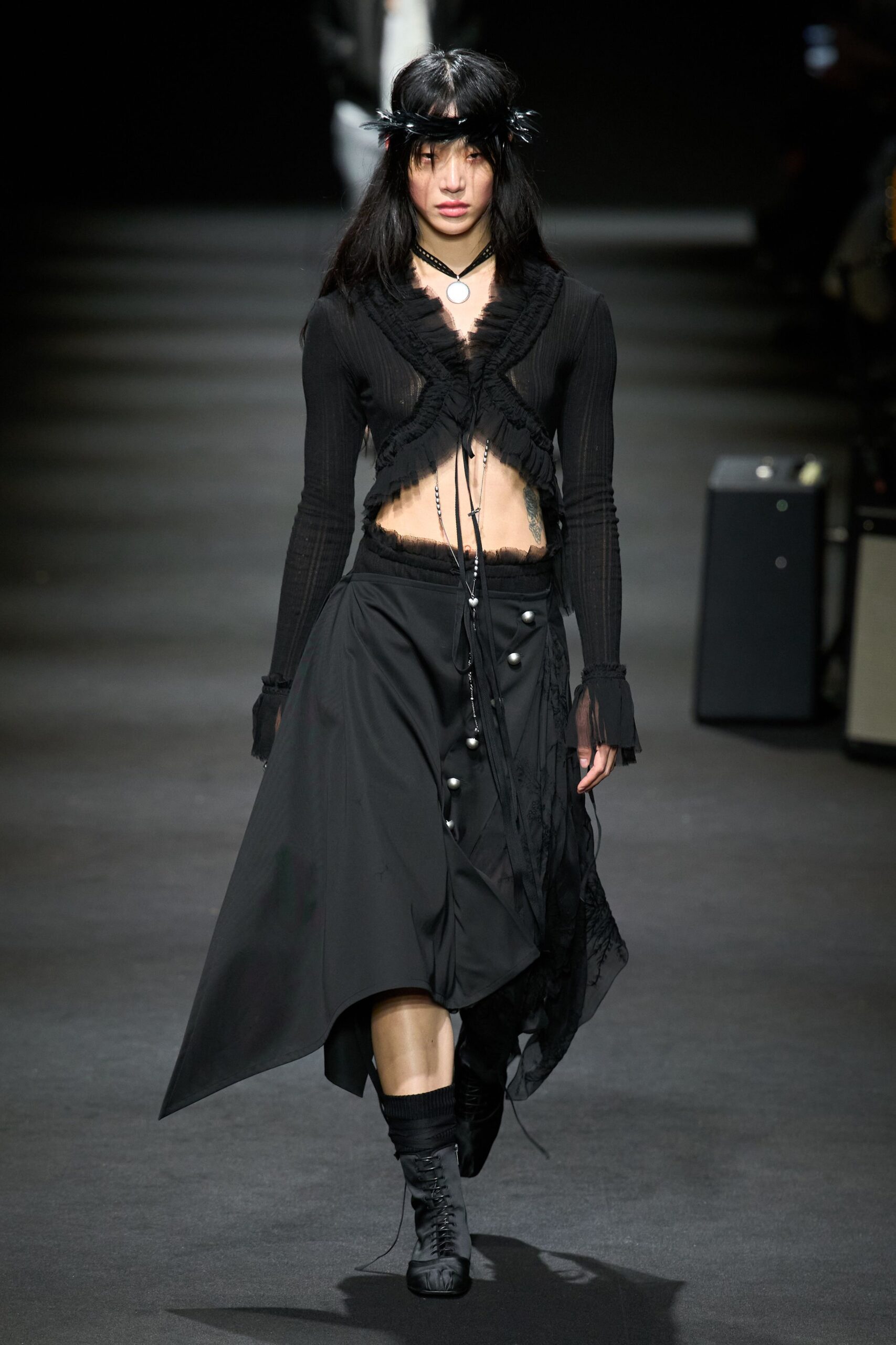 black cotton long-sleeve v-neck fitted ruffled cropped top
