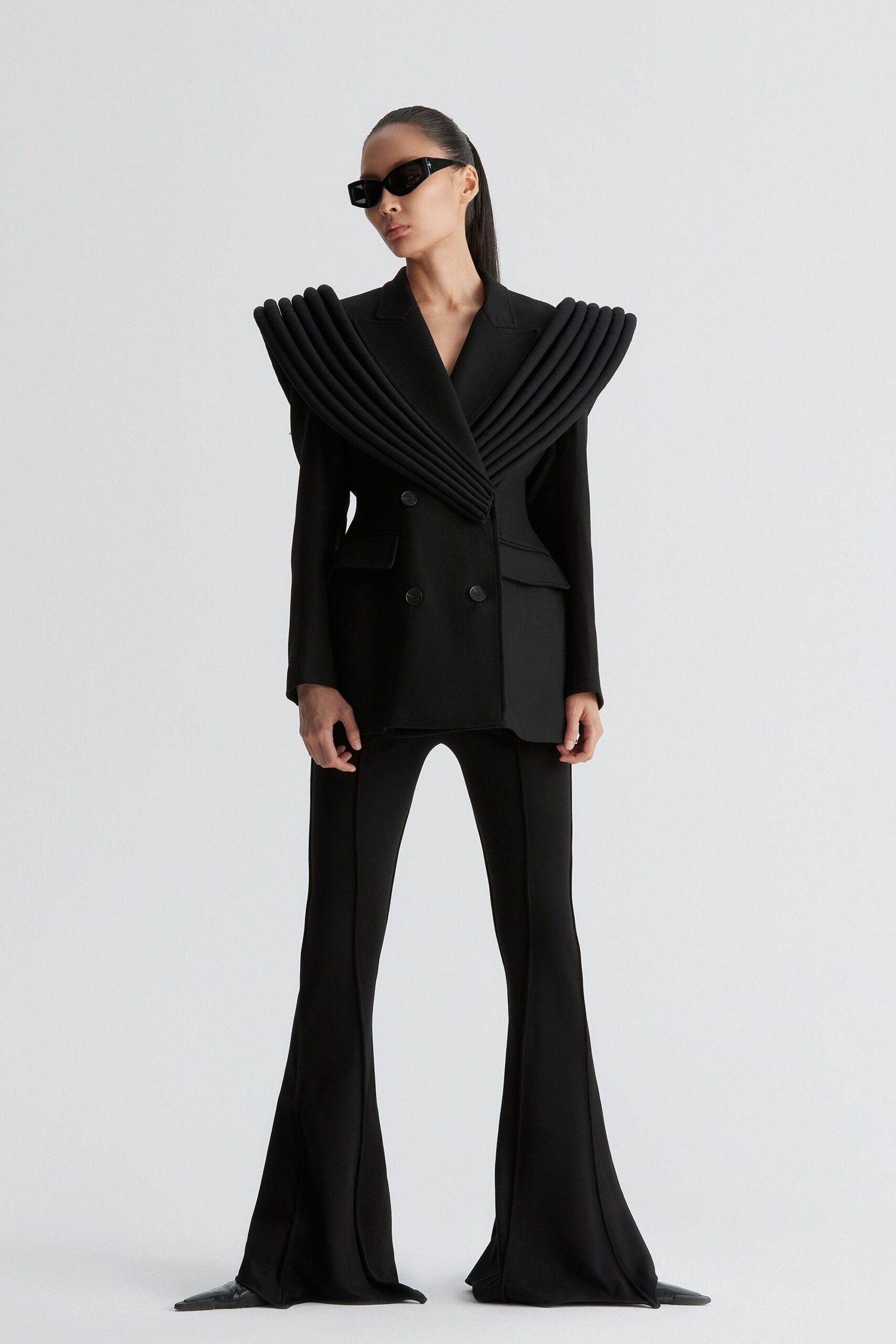 black cotton long-sleeve collared structured pleated blazer