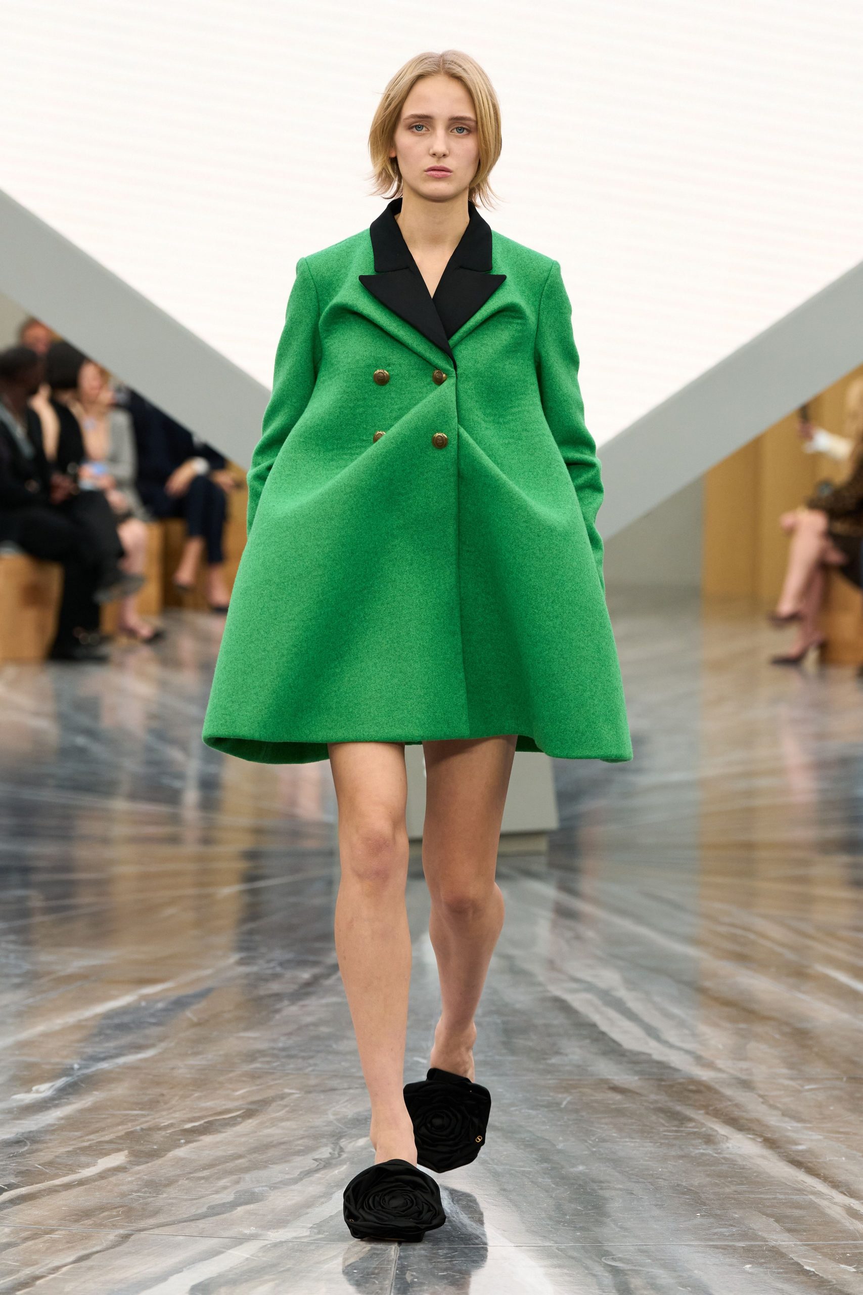 green wool long-sleeve collared oversized buttoned short coat