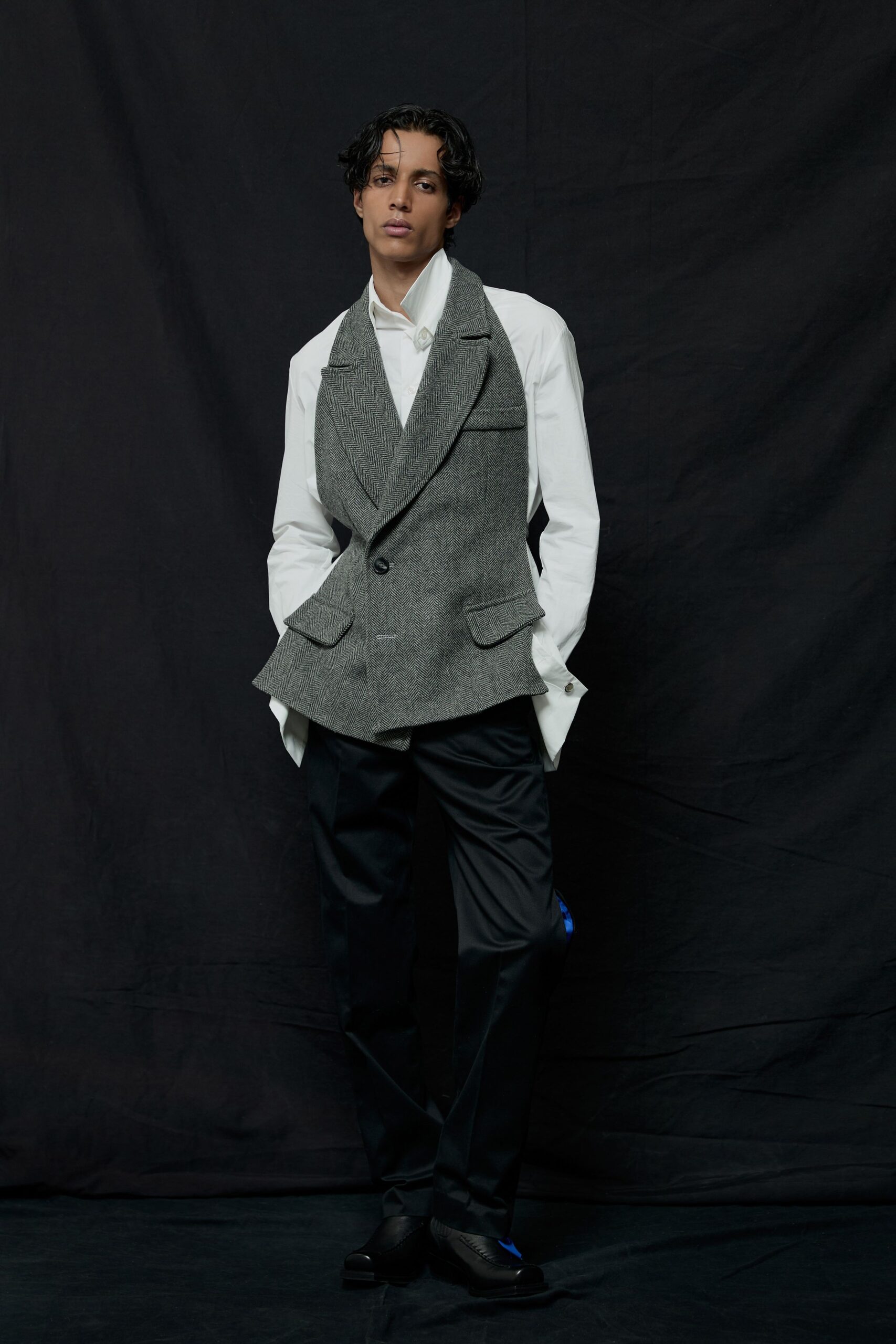gray wool long-sleeve collared structured pockets blazer