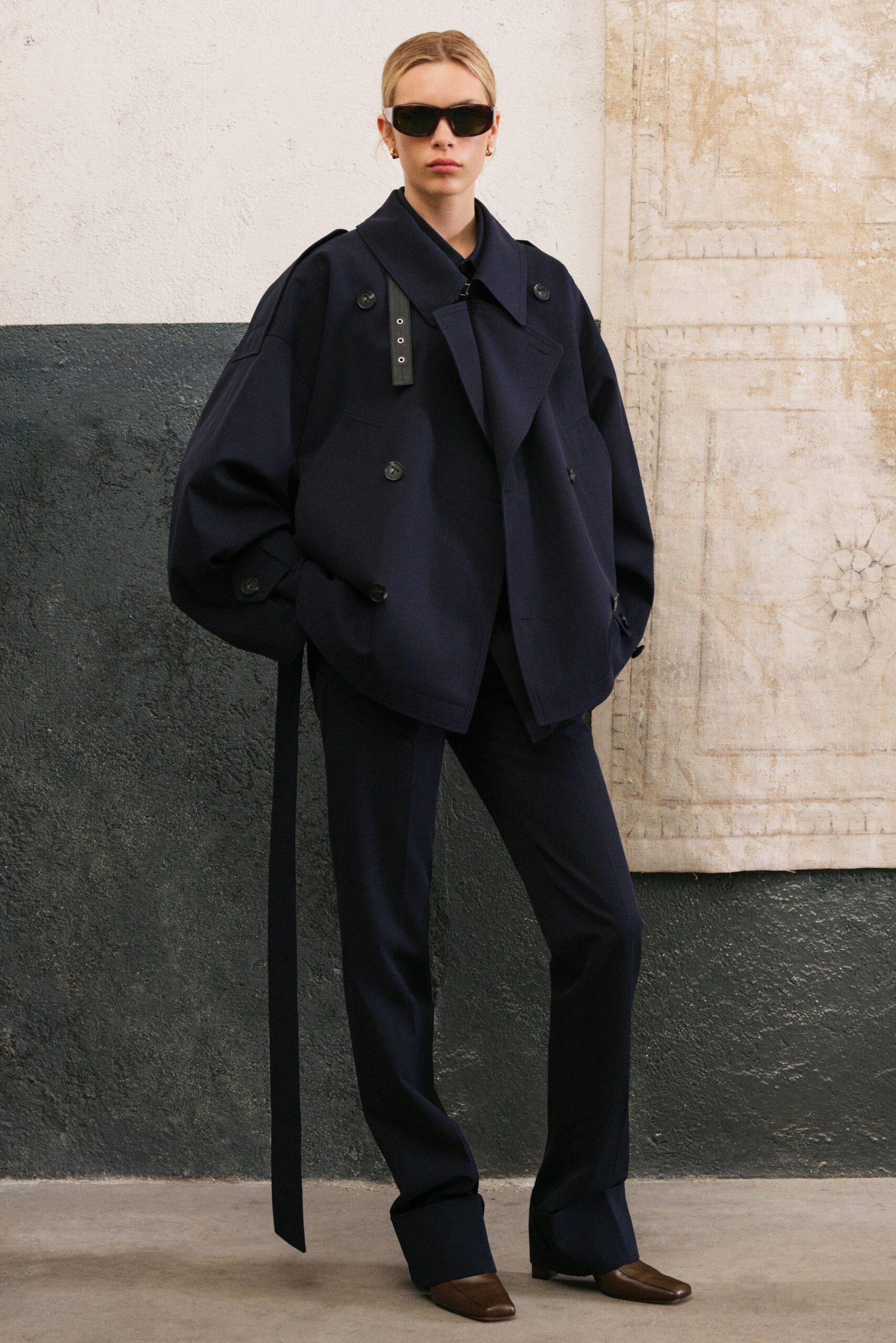 blue cotton long-sleeve collared oversized buttoned jacket