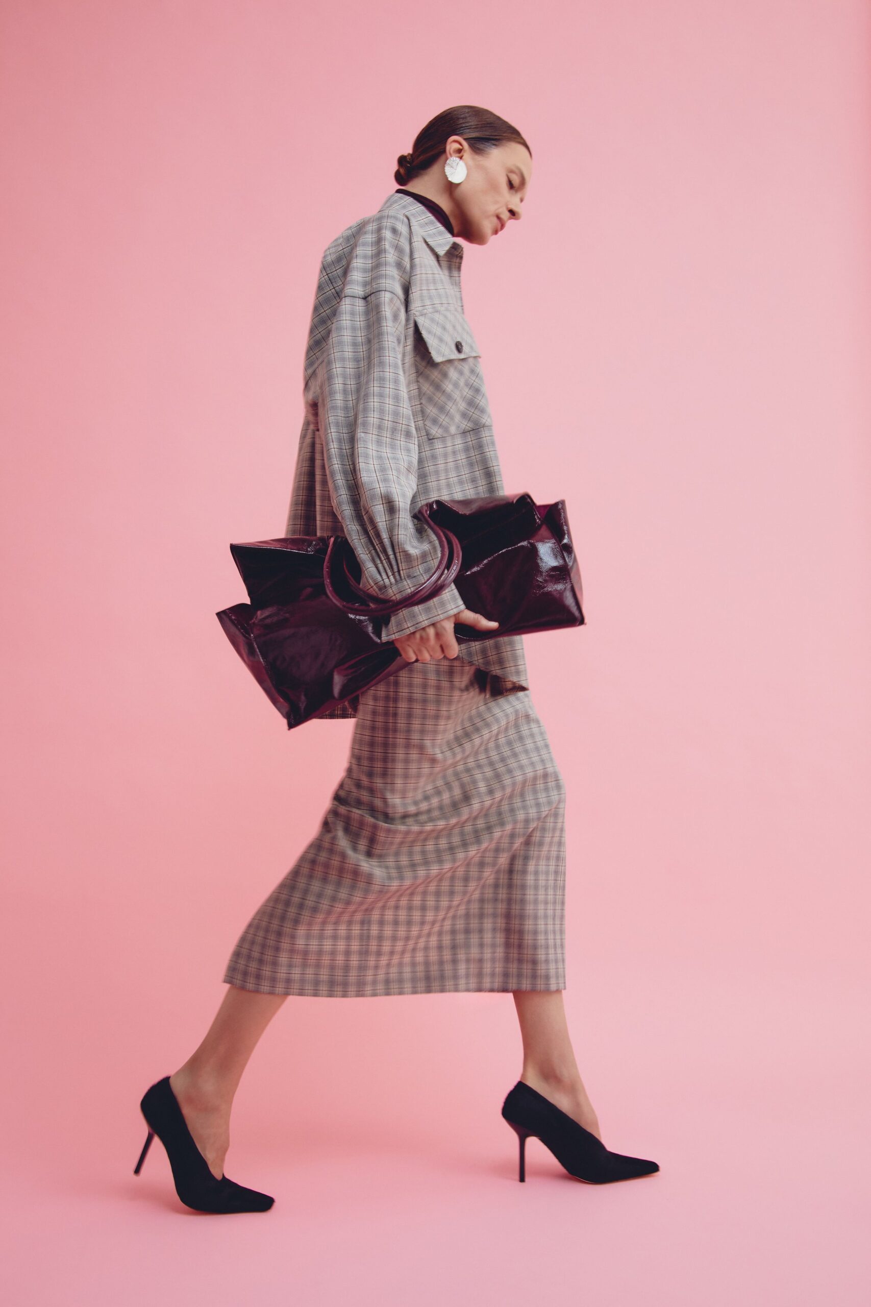 gray cotton long-sleeve collared fitted checked midi dress