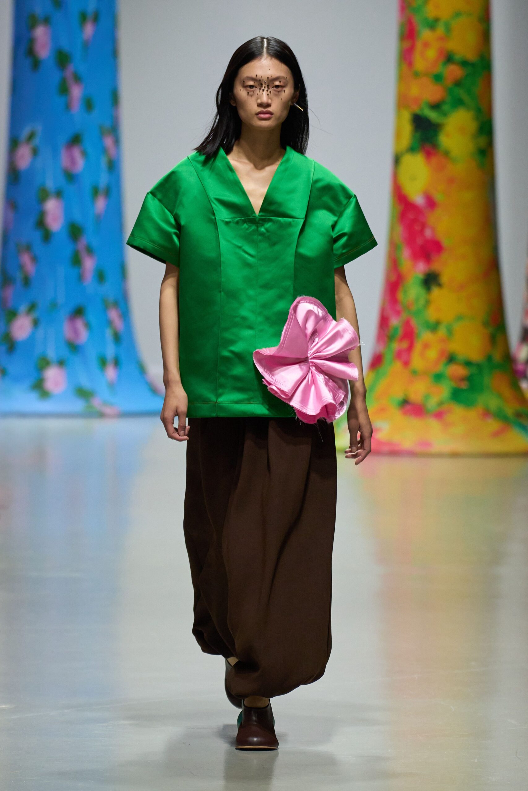 green silk top with pink bow bag