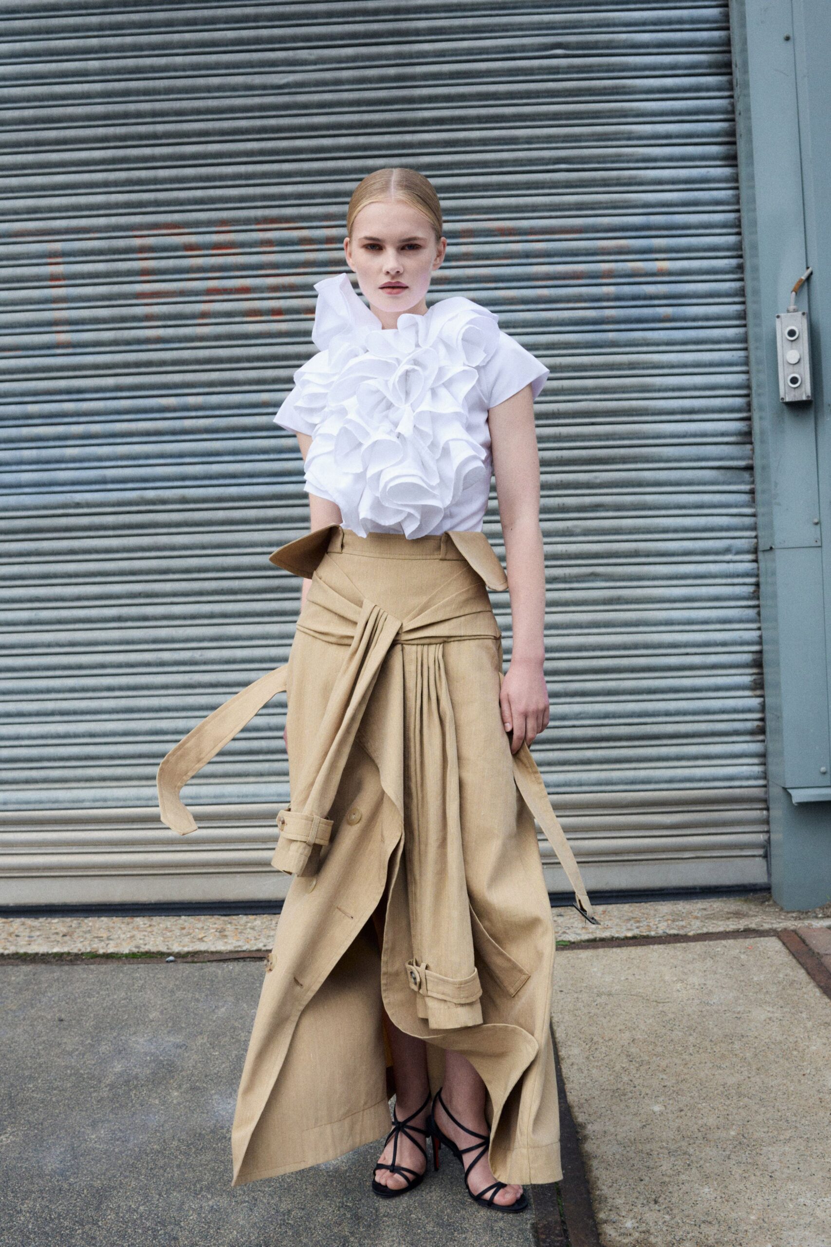 white cotton short-sleeve collared fitted ruffled top