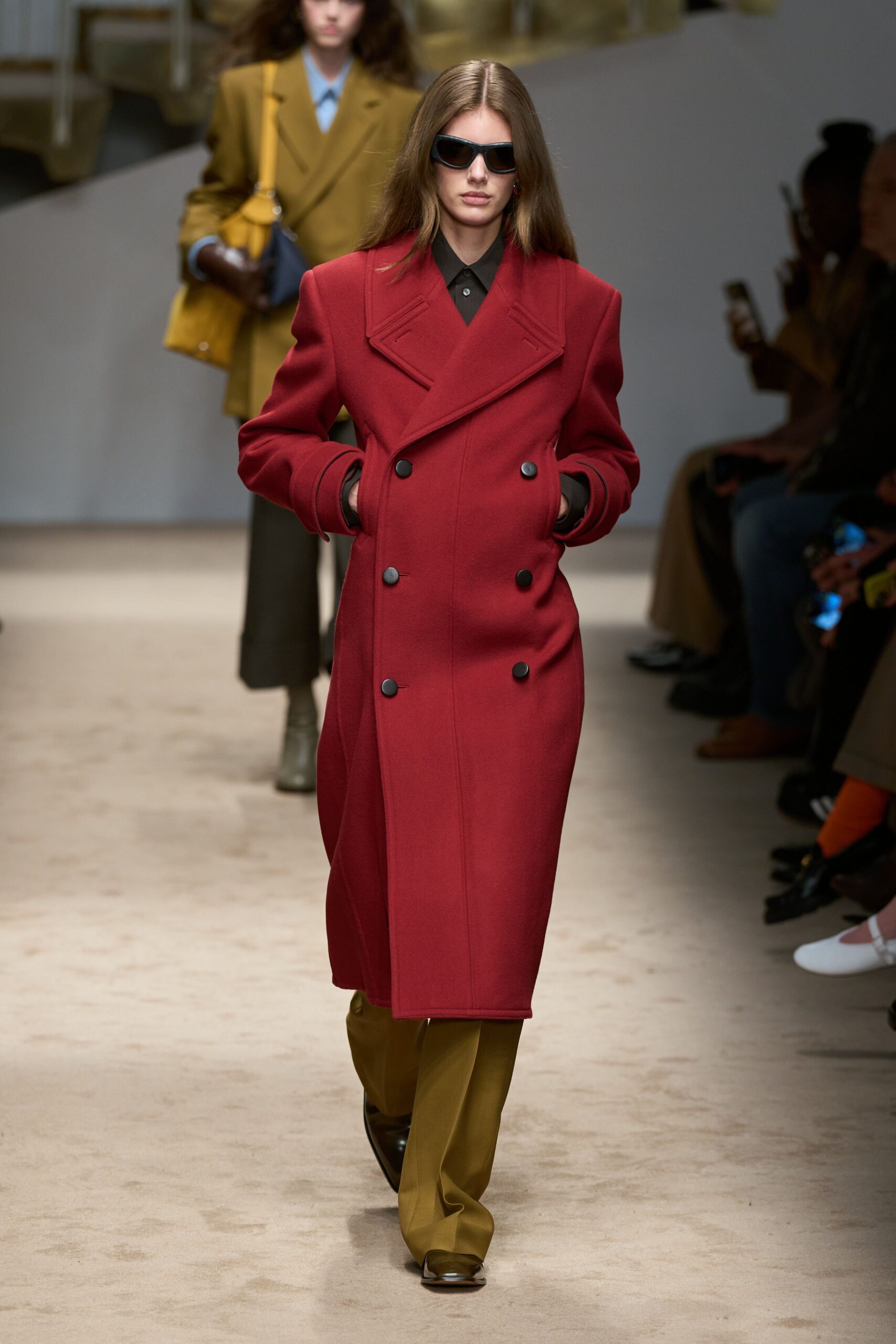 red wool long-sleeve double-breasted fitted coat