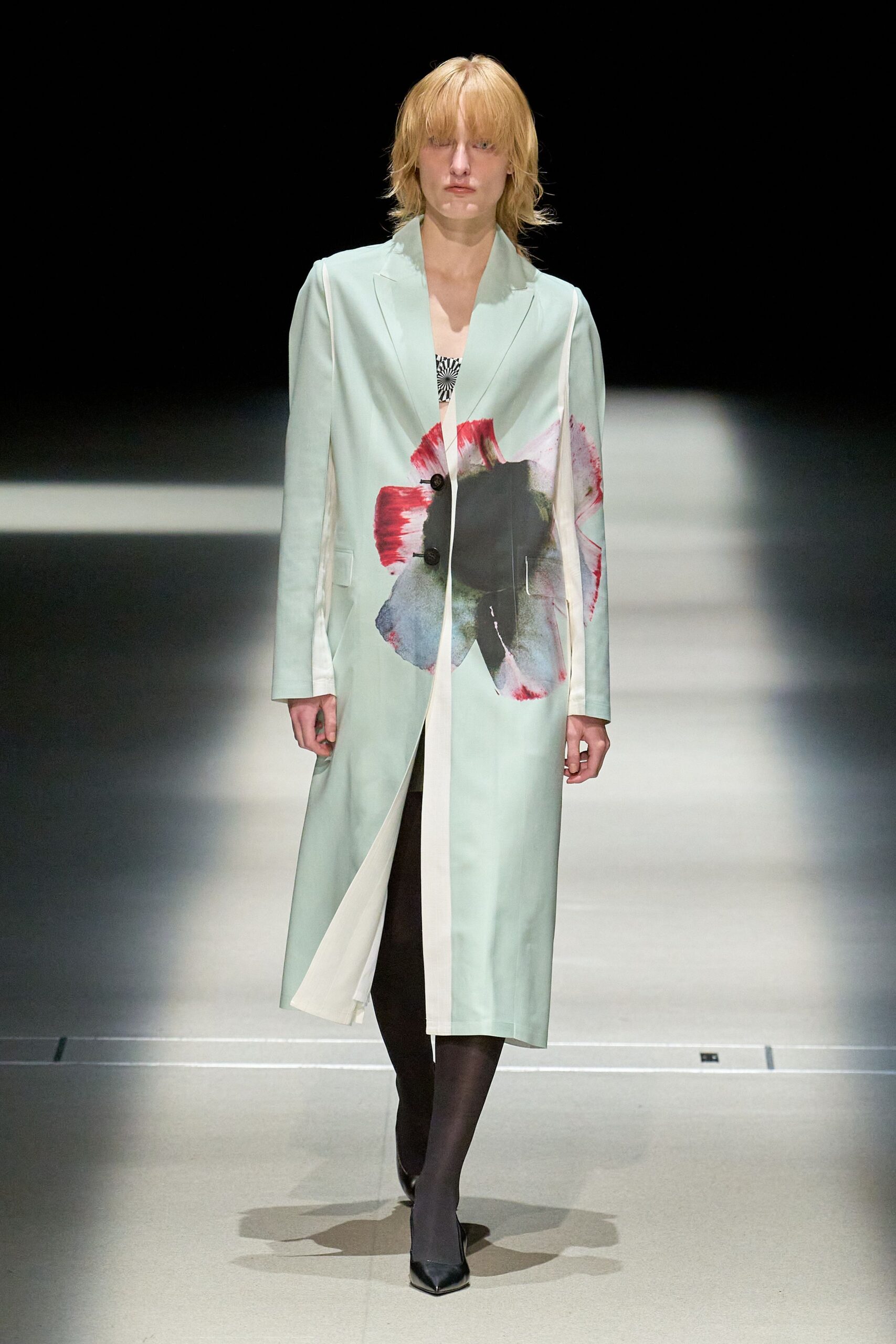 green cotton long-sleeve collared fitted floral buttoned coat