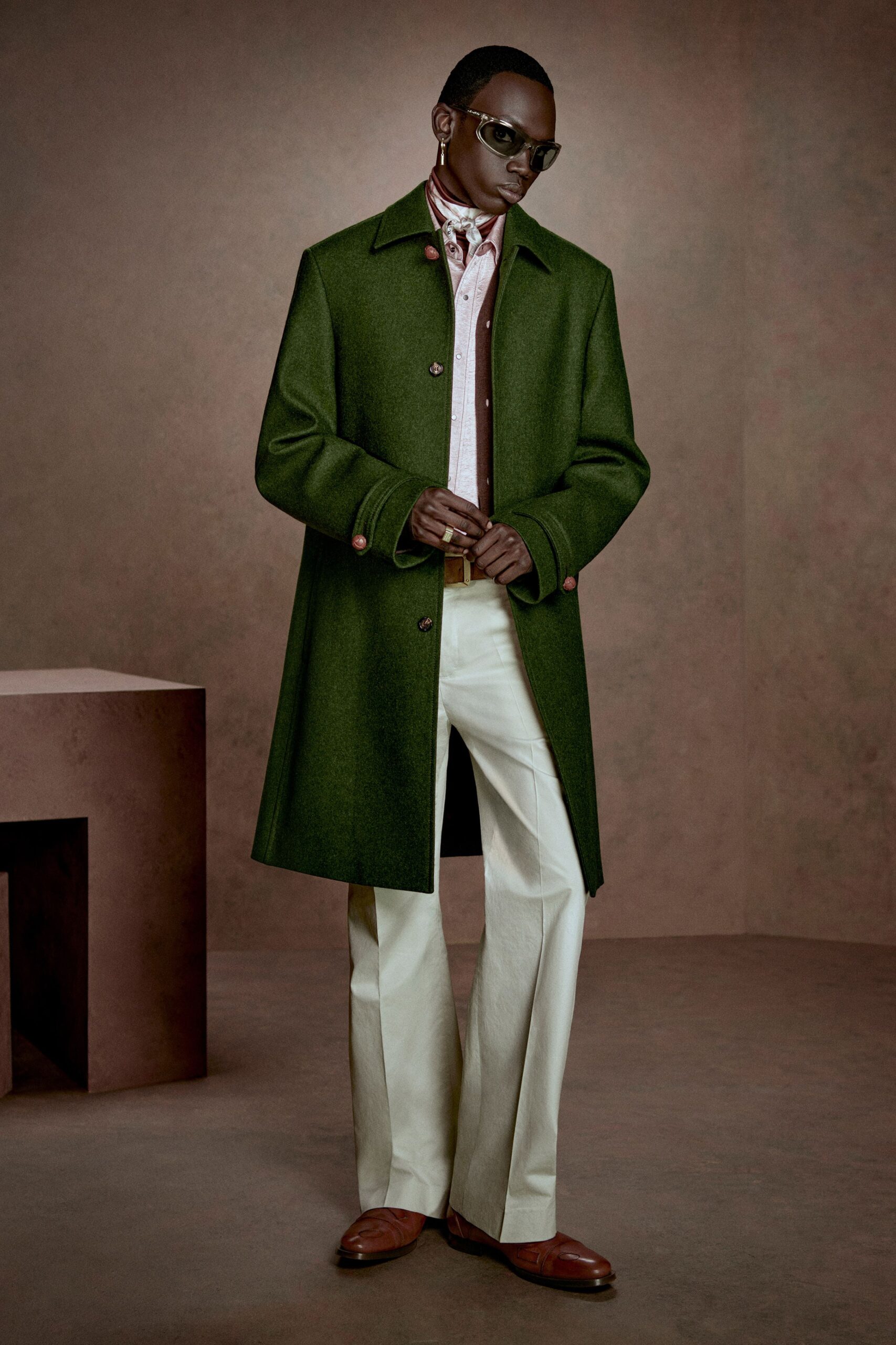 green wool long-sleeve collared relaxed buttoned coat