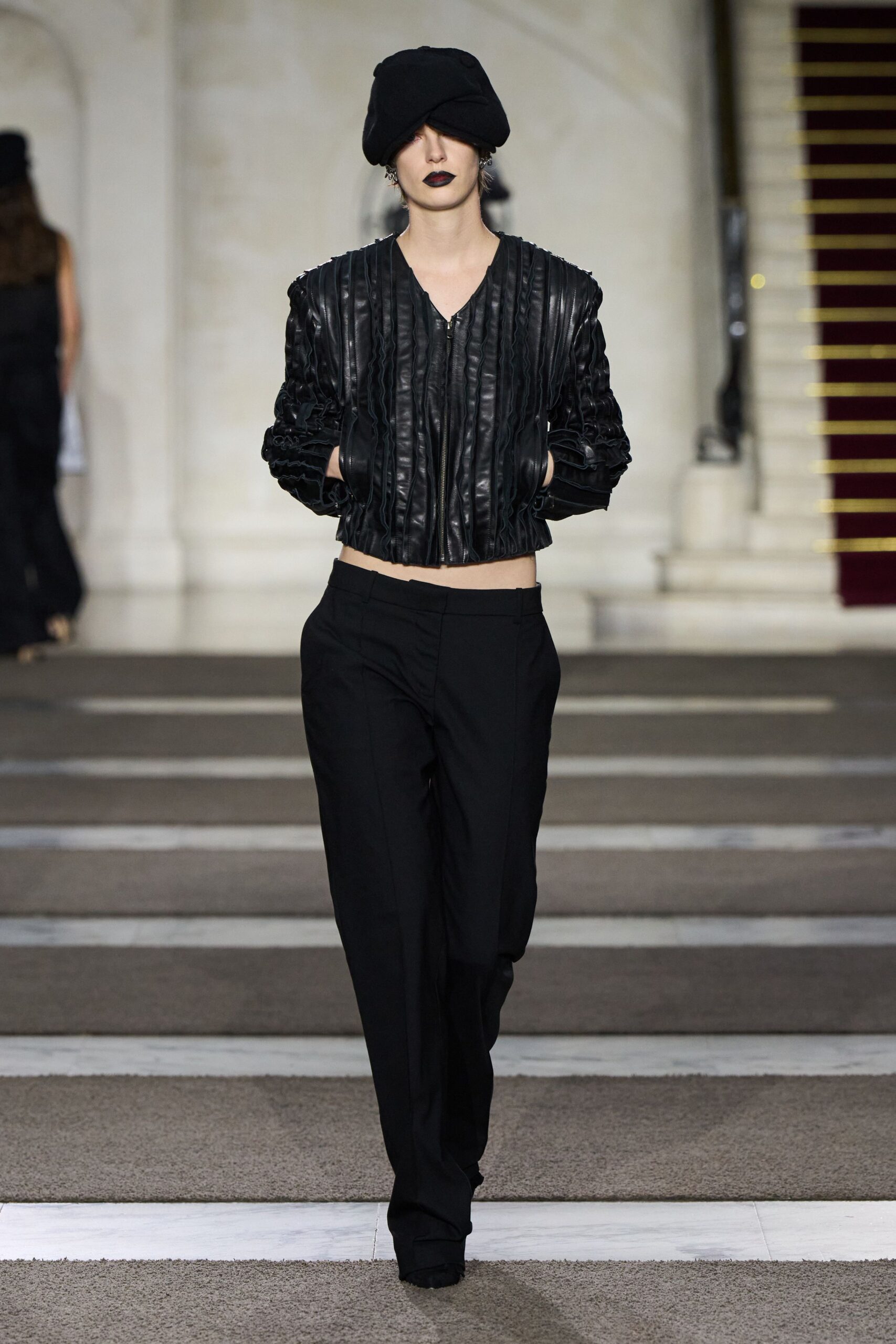 black leather long-sleeve v-neck fitted pleated cropped jacket