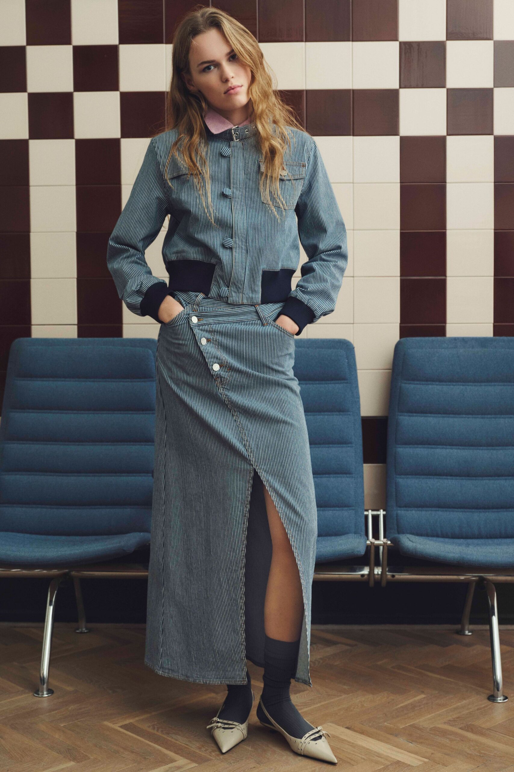 blue denim slit fitted high-waisted buttoned midi skirt