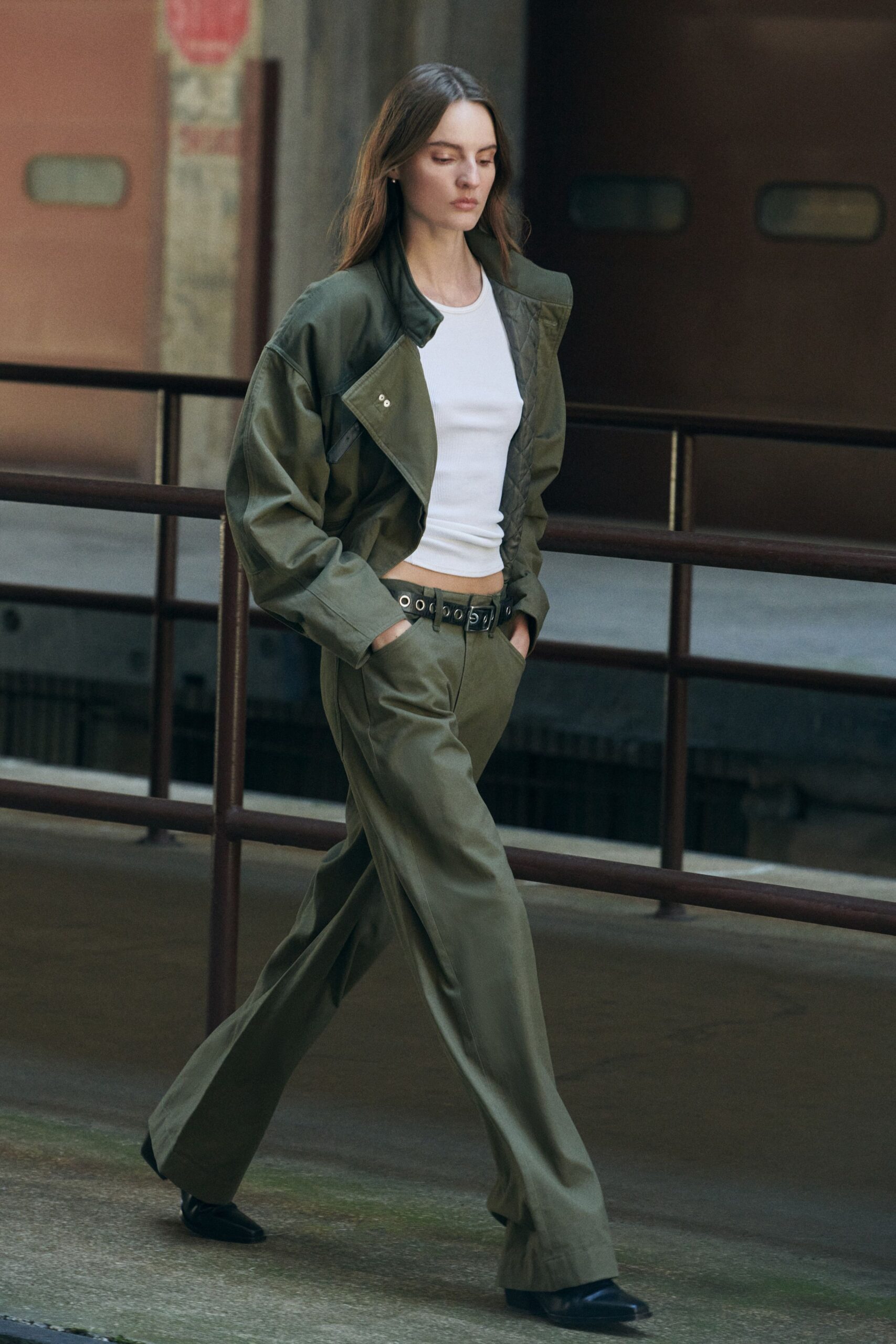 green cotton long-sleeve collared relaxed buttoned jacket