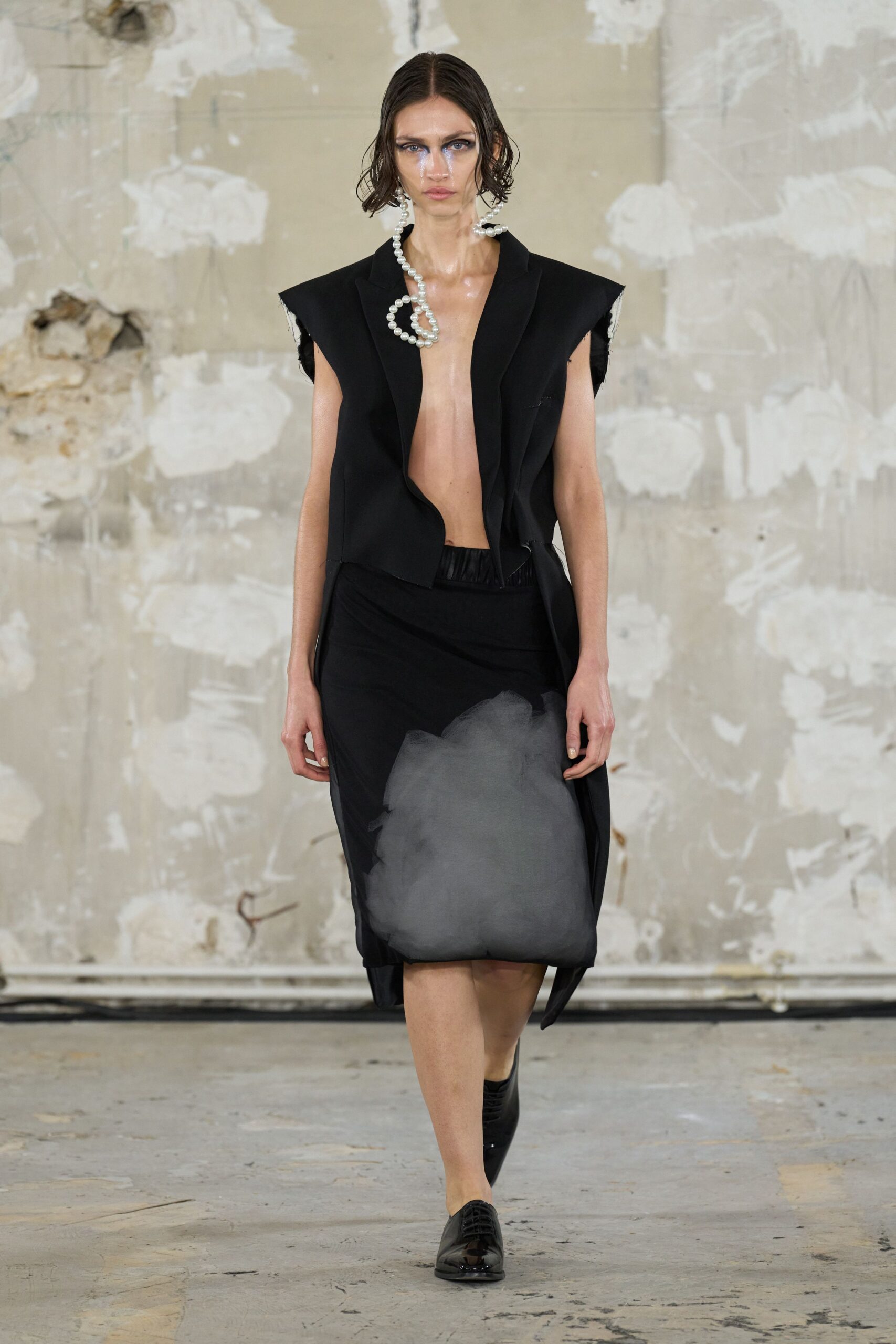 black cotton sleeveless v-neck fitted top