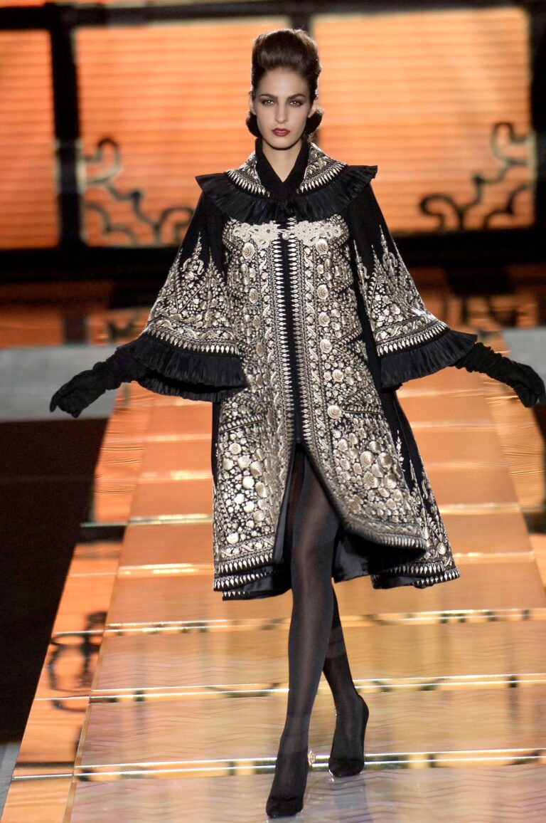 Valentino Fall 2006 Couture