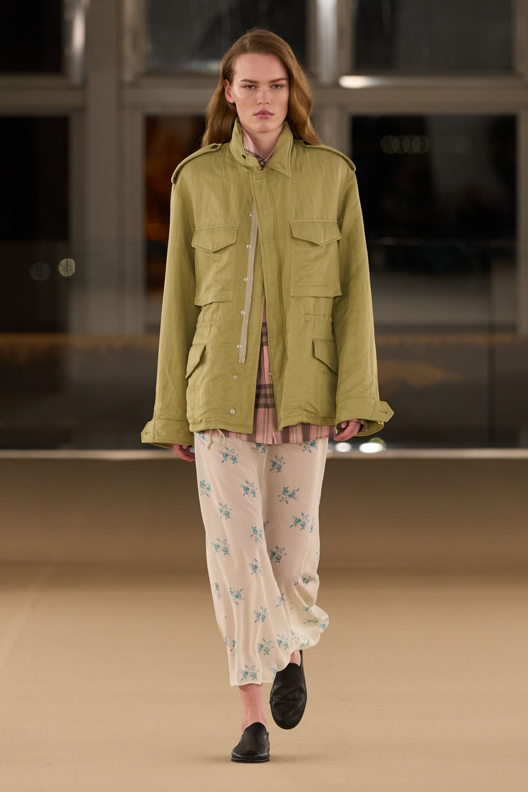 green cotton long-sleeve collared relaxed buttoned pockets jacket