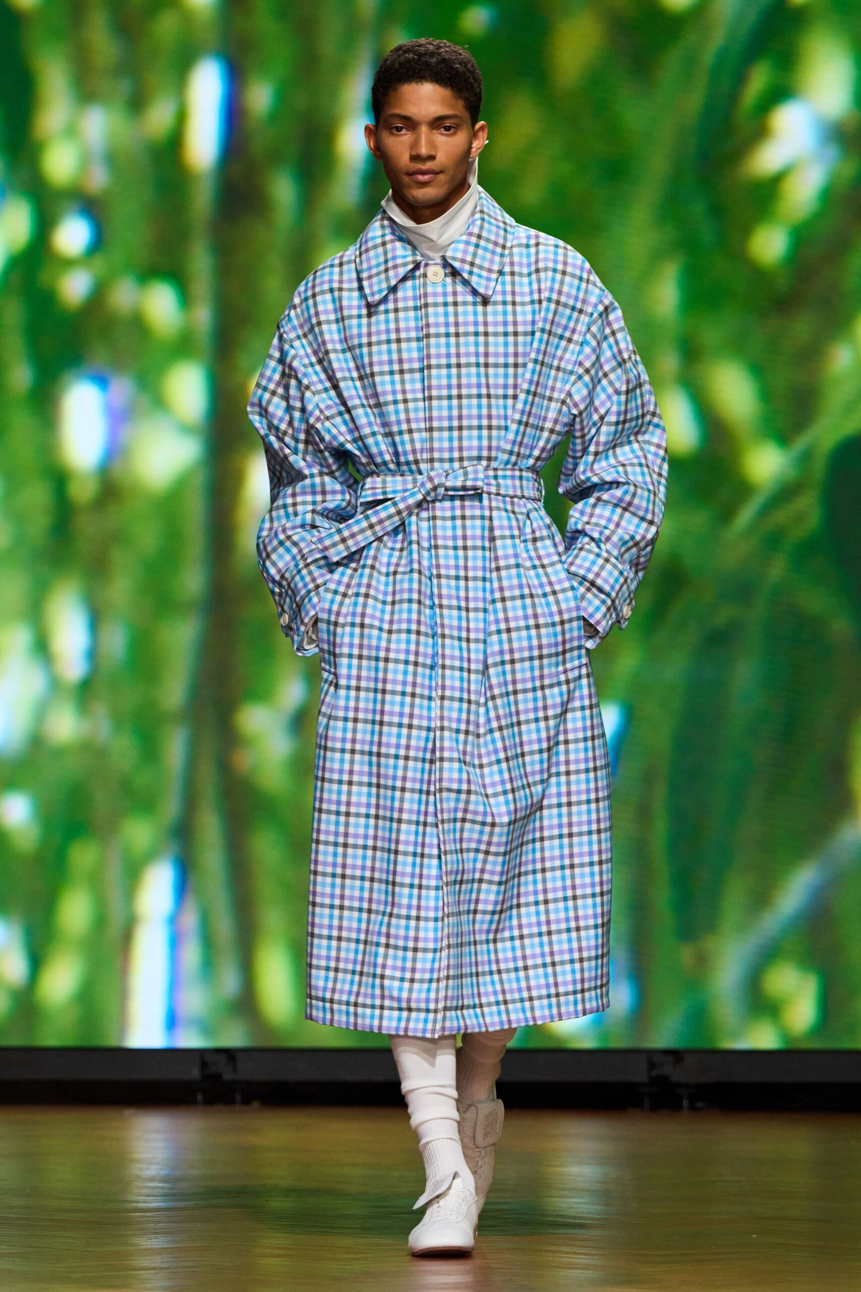 blue cotton long-sleeve collared relaxed belted checked coat
