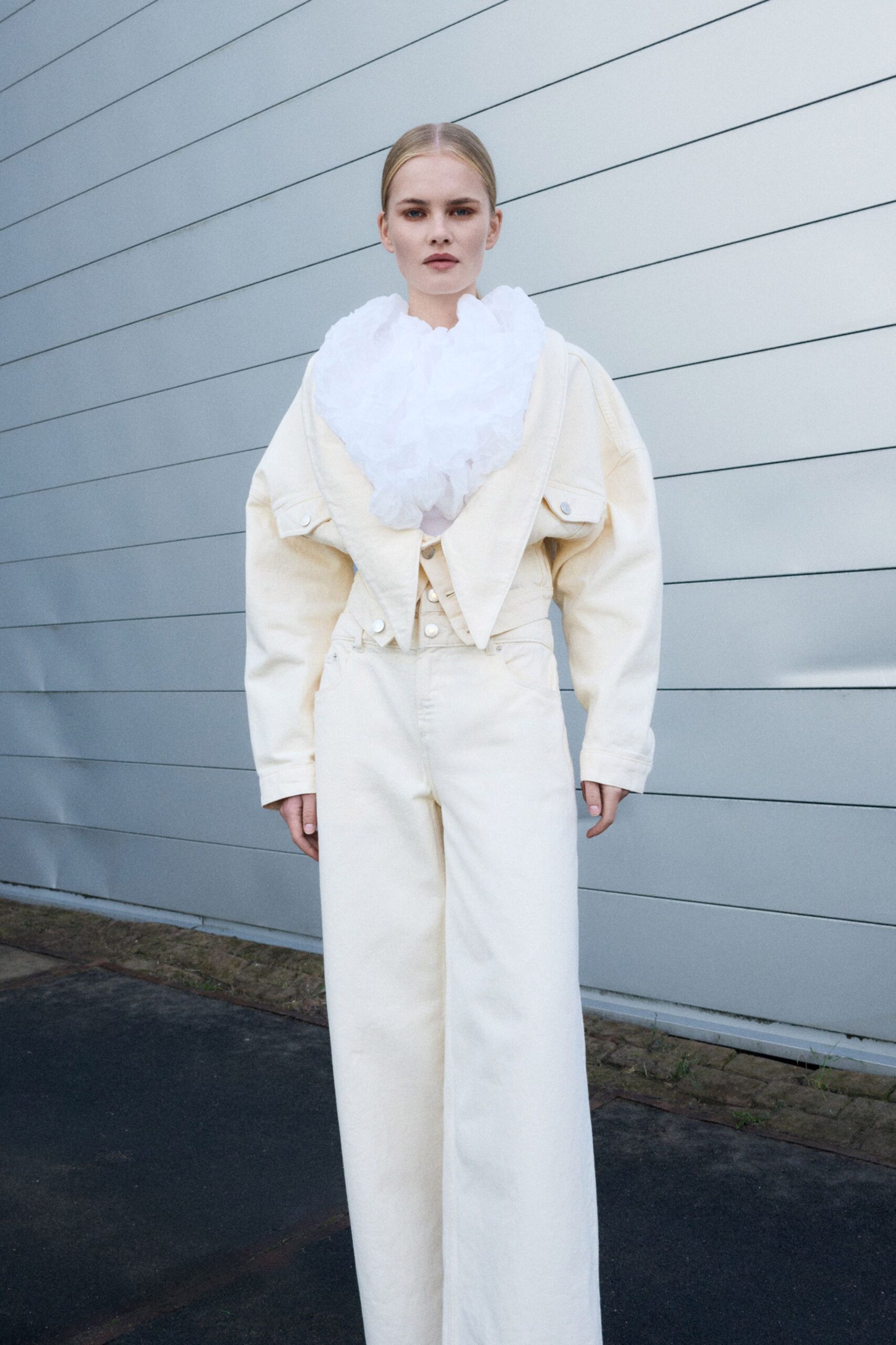 white denim long-sleeve collared oversized buttoned jacket