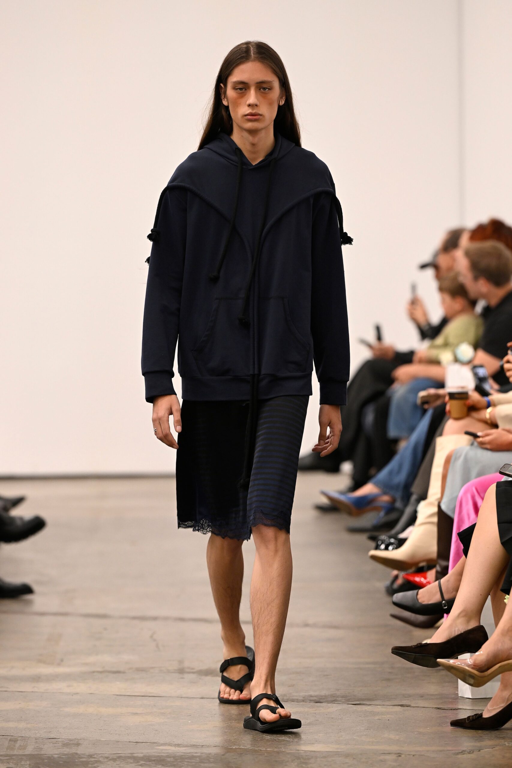 navy hoodie black pleated skirt