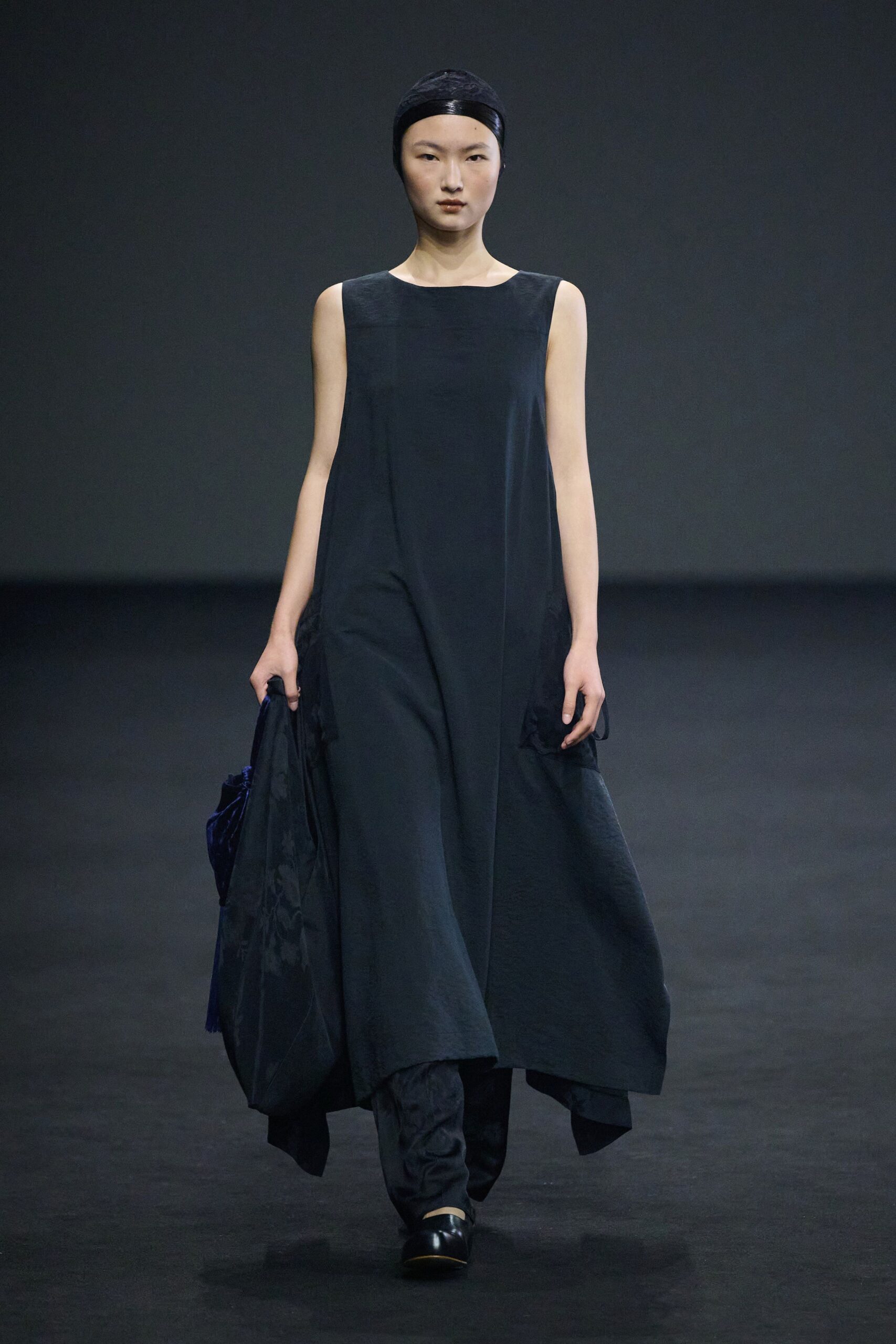 black relaxed sleeveless dress