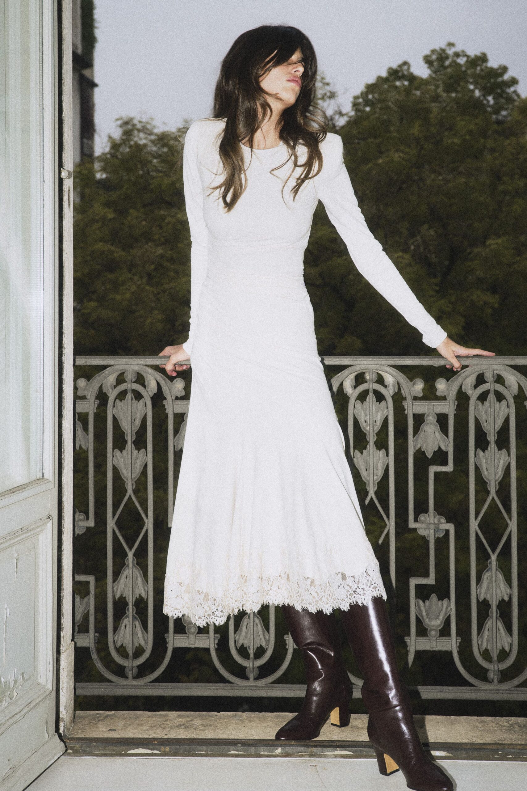 white fitted midi dress with brown boots