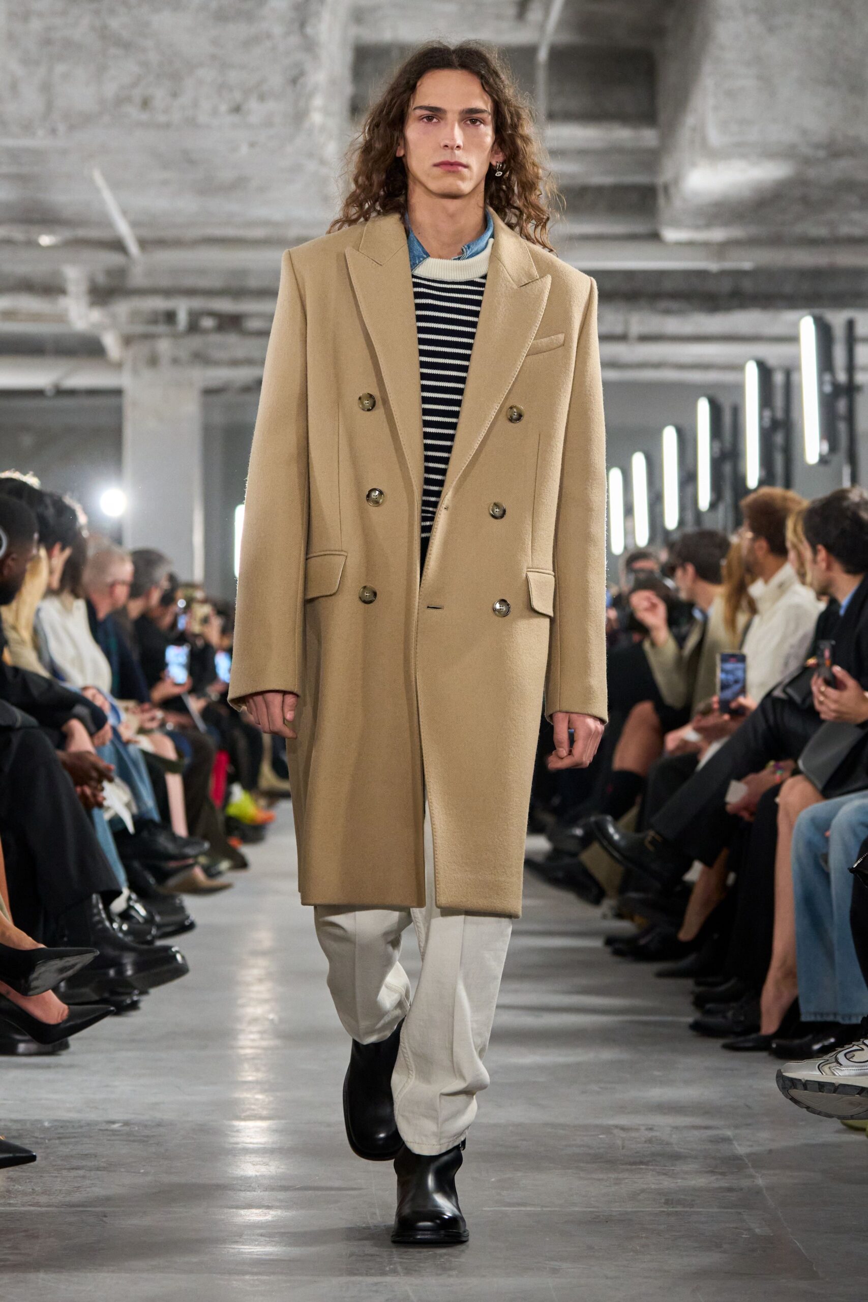 beige wool long-sleeve collared structured coat