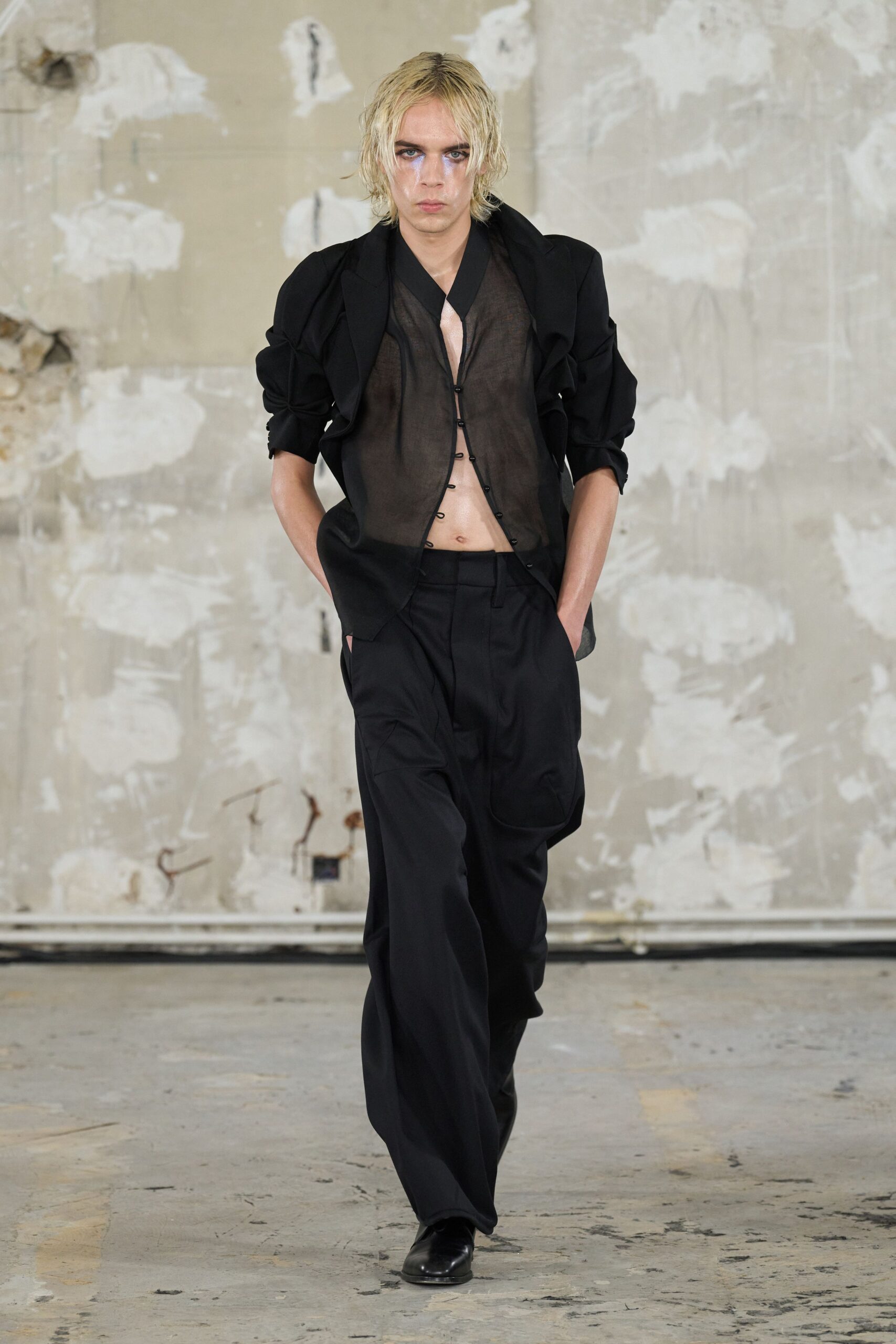 black sleeveless v-neck fitted sheer shirt
