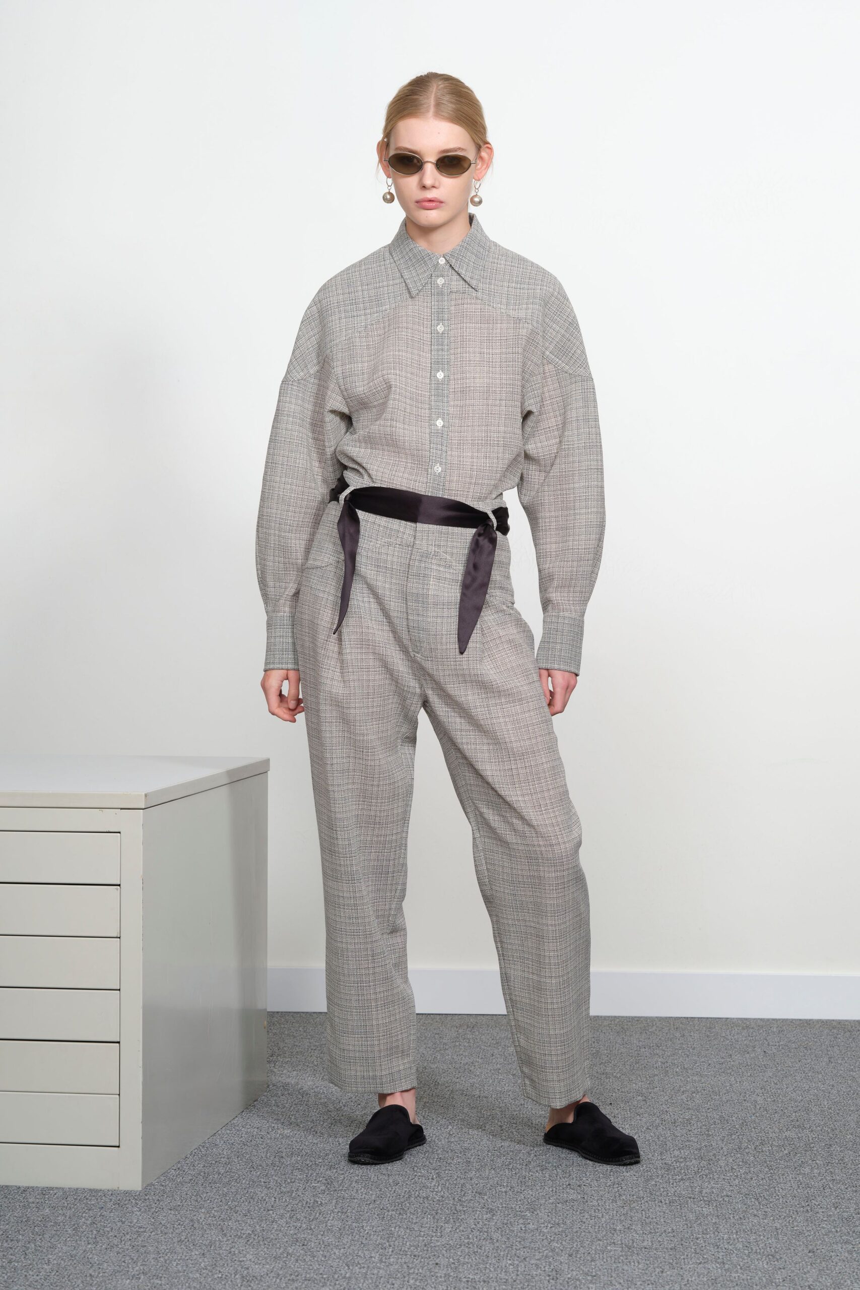 gray cotton long-sleeve collared relaxed checked shirt