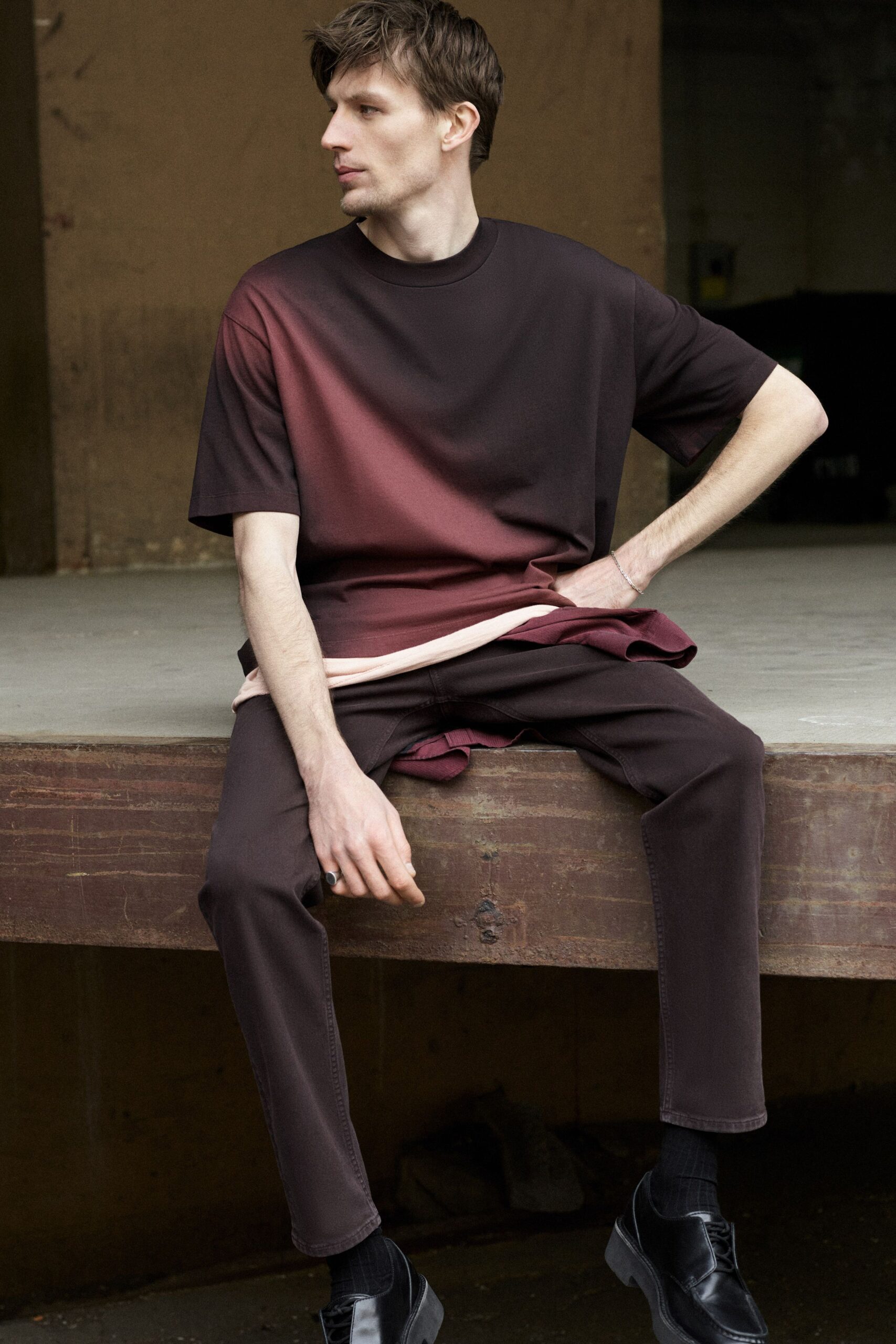brown cotton short-sleeve collared relaxed color-blocked t-shirt