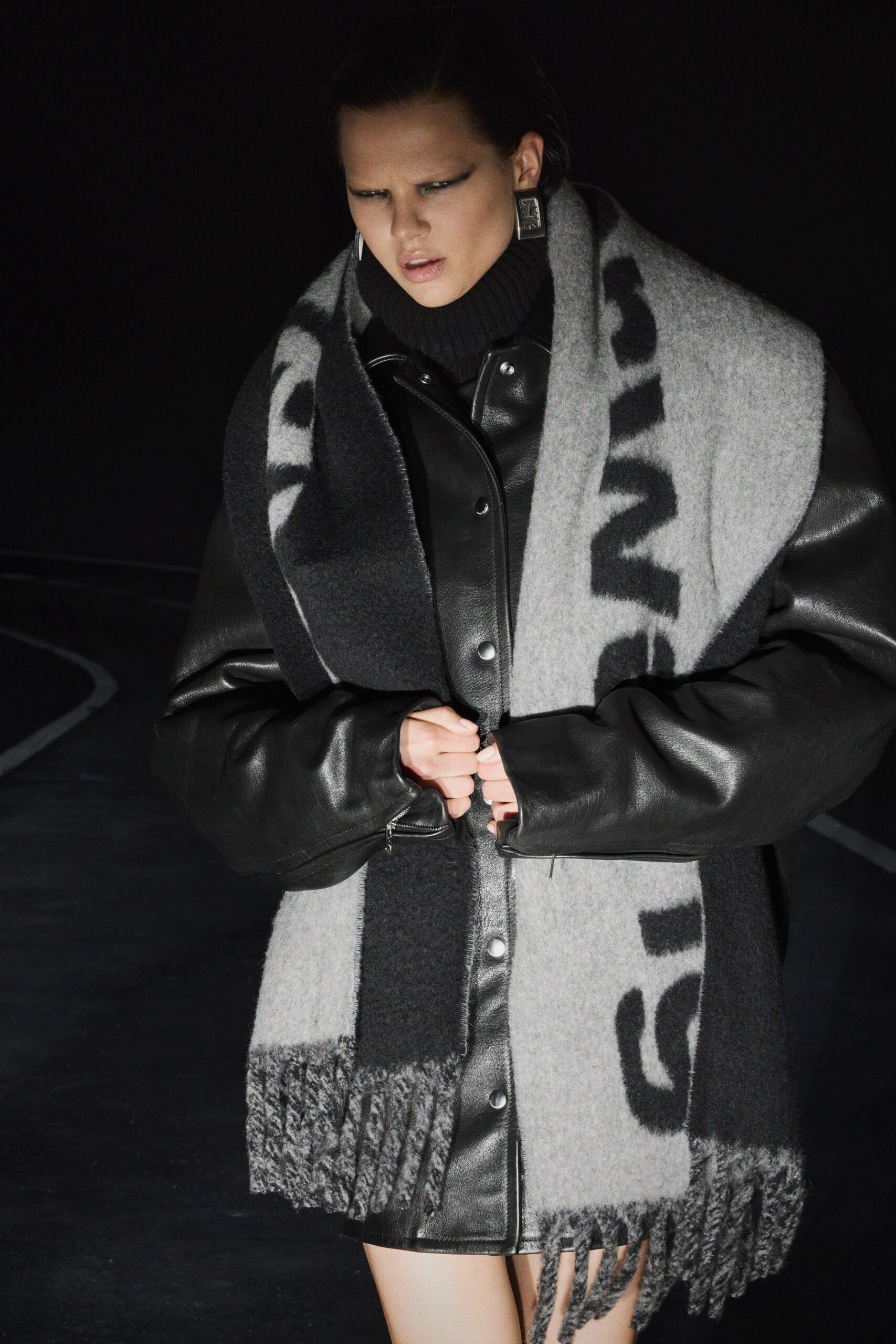 black wool relaxed fringed scarf