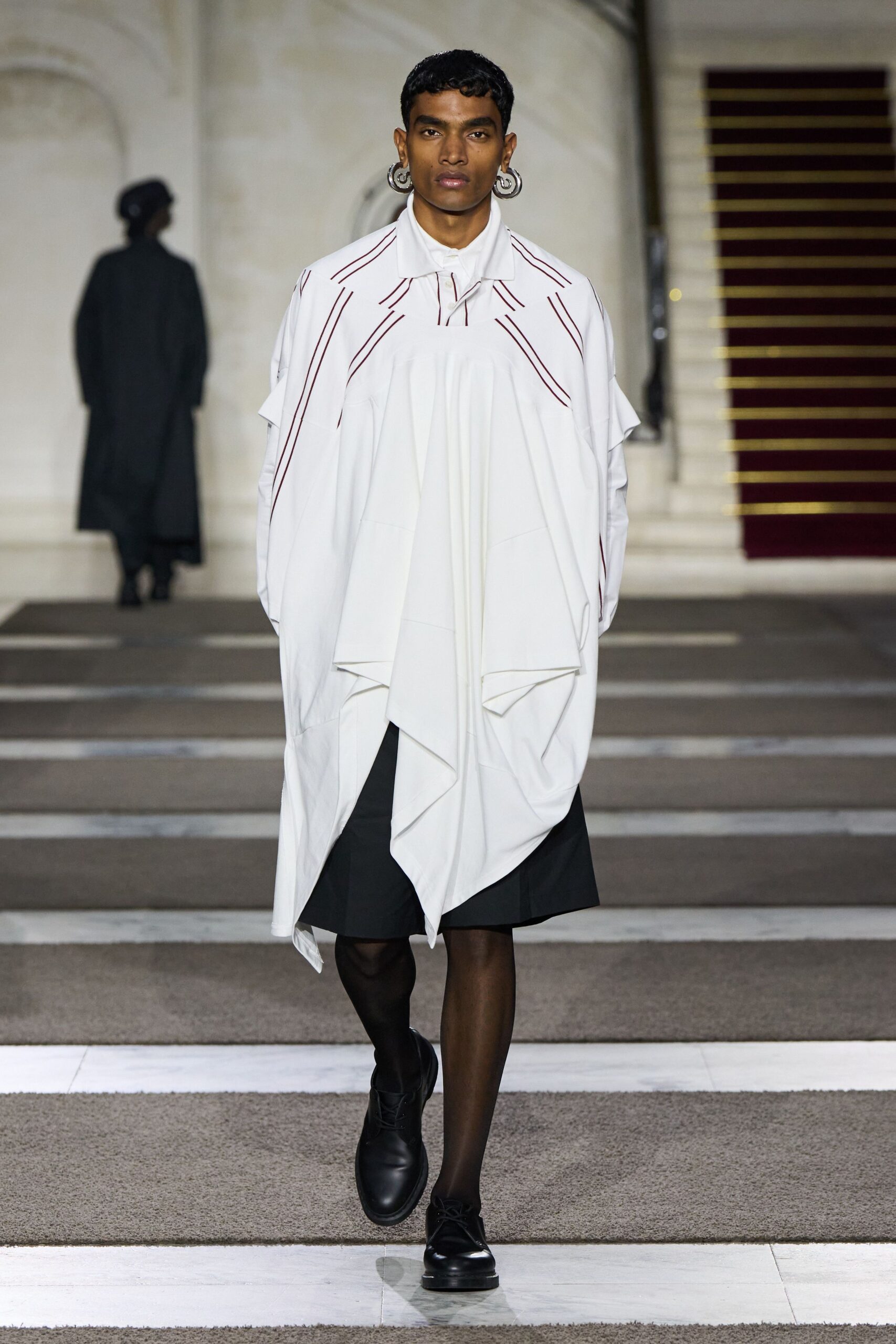 white cotton sleeveless collared relaxed layered cape