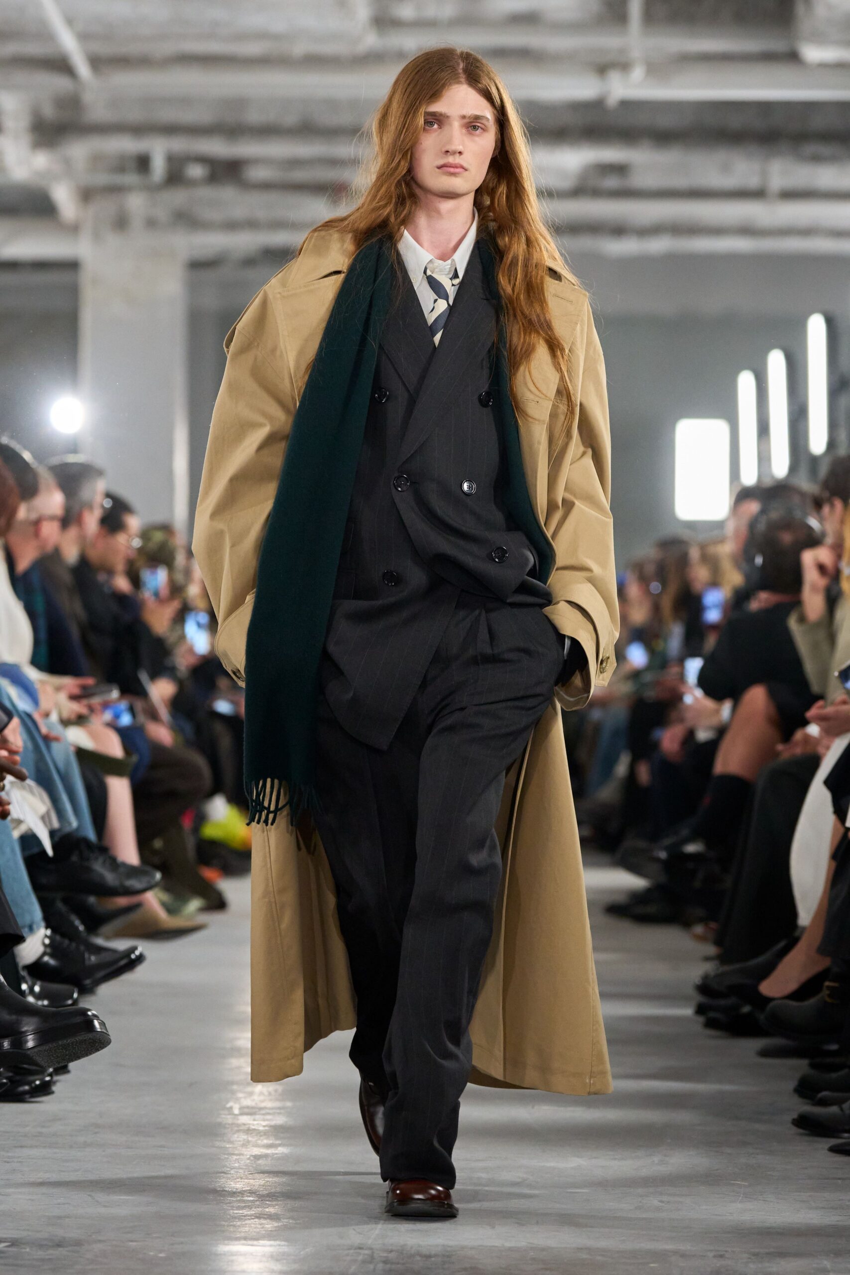 beige coat gray suit brown shoes green scarf